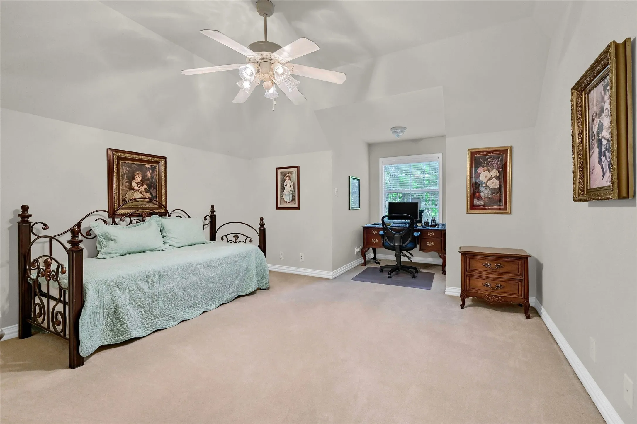 Single Family Residence For Sale in Grayson County , 1090 Riley Road, Whitesboro, Texas 76273, 4 Bedroom, 3 Bathroom, 3 Garage spaces, 3,100 Sqft, built in 2003, mls#21391366, Real Estate Agent in Whitesboro, Homes For Sale in Grayson county, Homes For Sale in Whitesboro, Realtor in Whitesboro Texas, Real Estate Brokerage Independent Realty Texas, Luminita Cordes Realtor