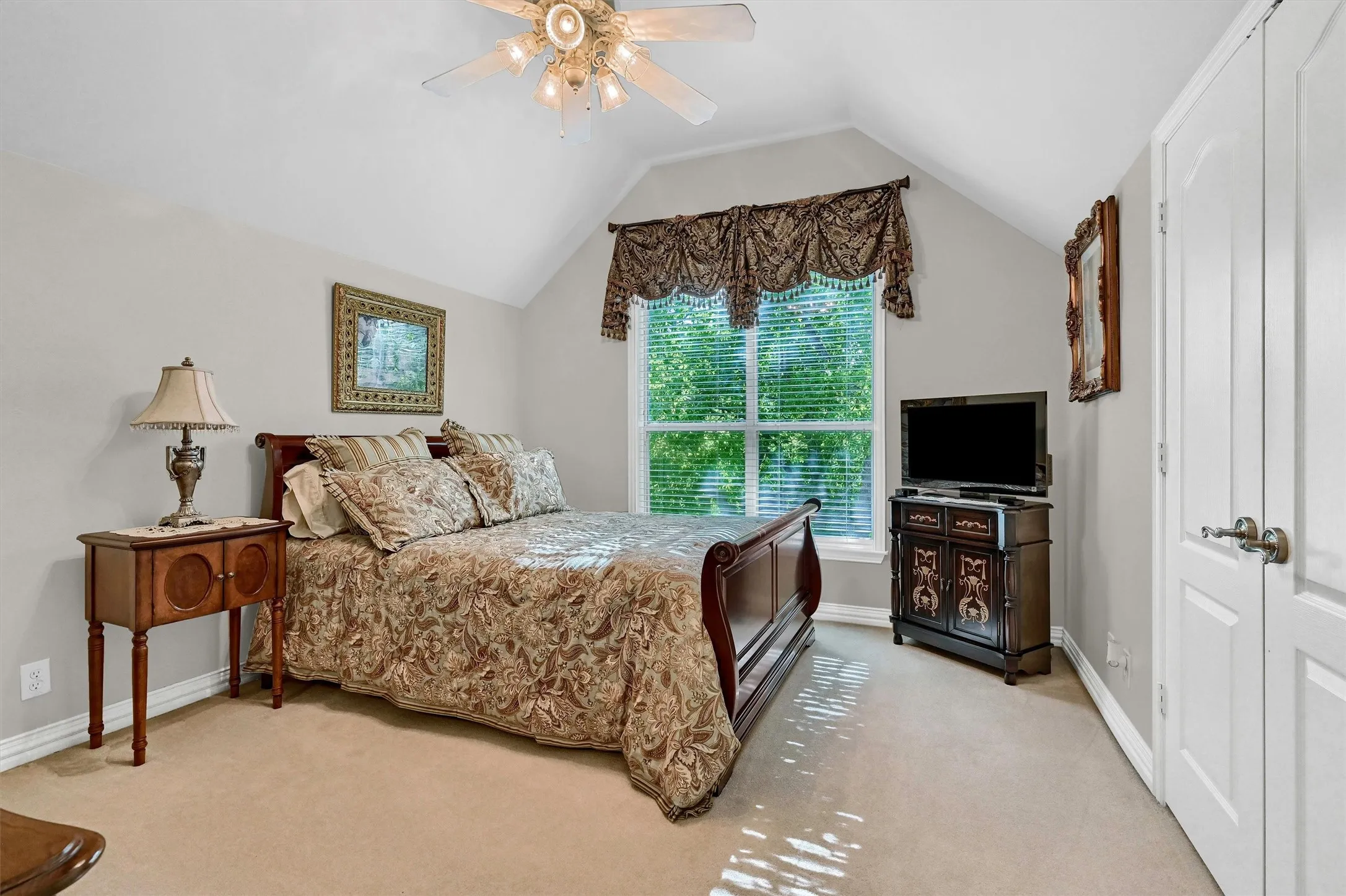 Single Family Residence For Sale in Grayson County , 1090 Riley Road, Whitesboro, Texas 76273, 4 Bedroom, 3 Bathroom, 3 Garage spaces, 3,100 Sqft, built in 2003, mls#21391366, Real Estate Agent in Whitesboro, Homes For Sale in Grayson county, Homes For Sale in Whitesboro, Realtor in Whitesboro Texas, Real Estate Brokerage Independent Realty Texas, Luminita Cordes Realtor