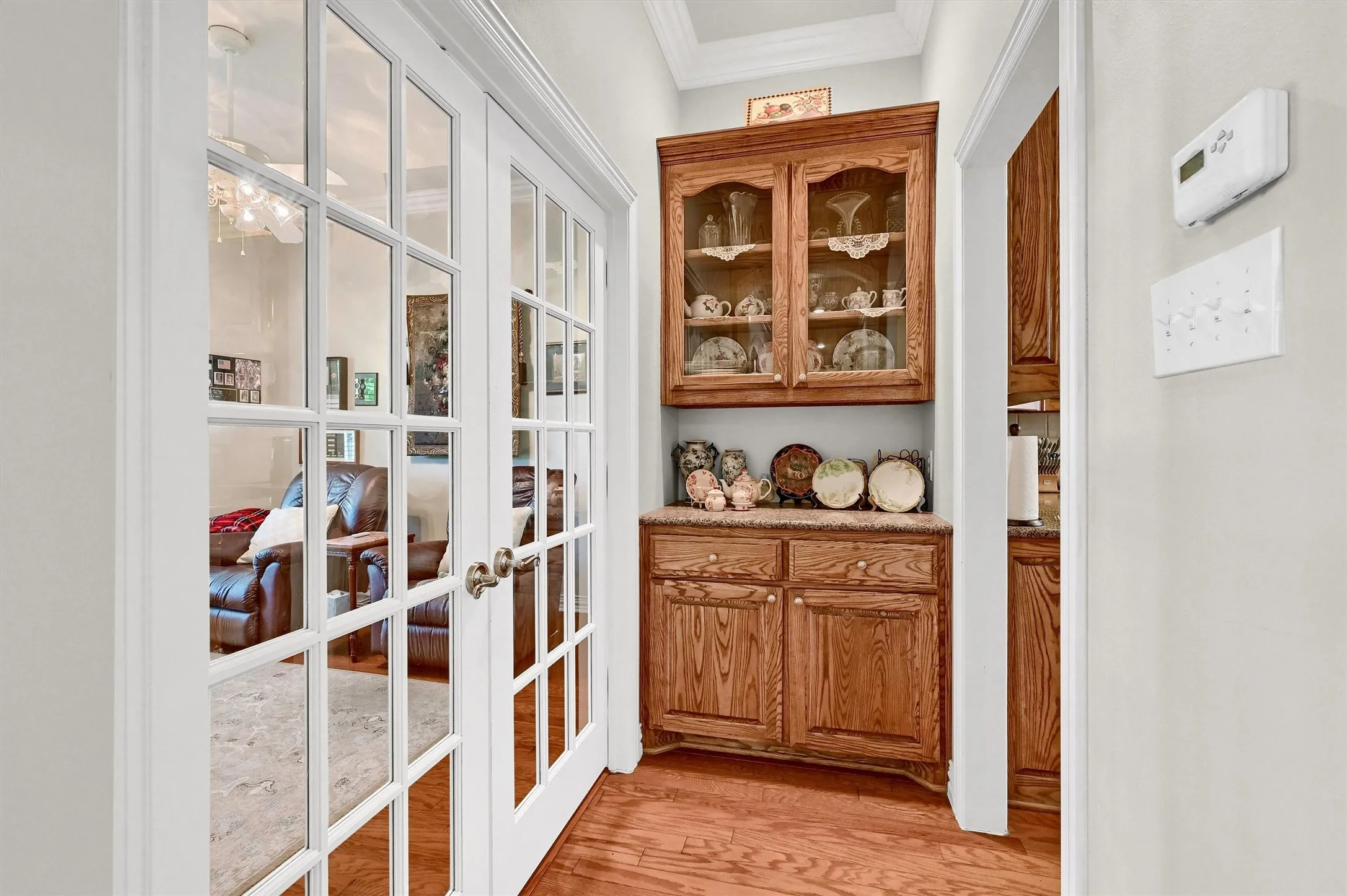 Built in butler's pantry
