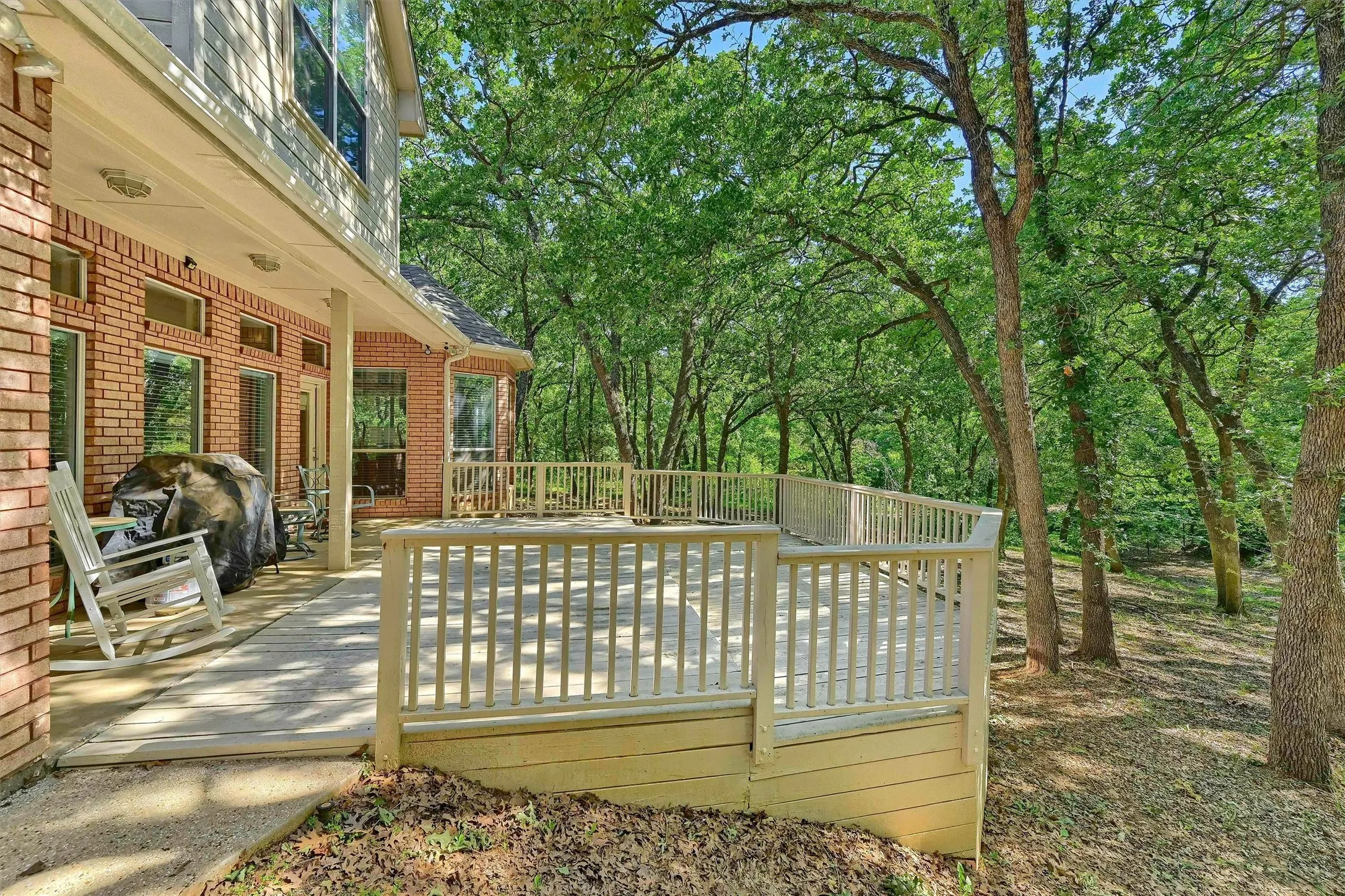 Single Family Residence For Sale in Grayson County , 1090 Riley Road, Whitesboro, Texas 76273, 4 Bedroom, 3 Bathroom, 3 Garage spaces, 3,100 Sqft, built in 2003, mls#21391366, Real Estate Agent in Whitesboro, Homes For Sale in Grayson county, Homes For Sale in Whitesboro, Realtor in Whitesboro Texas, Real Estate Brokerage Independent Realty Texas, Luminita Cordes Realtor