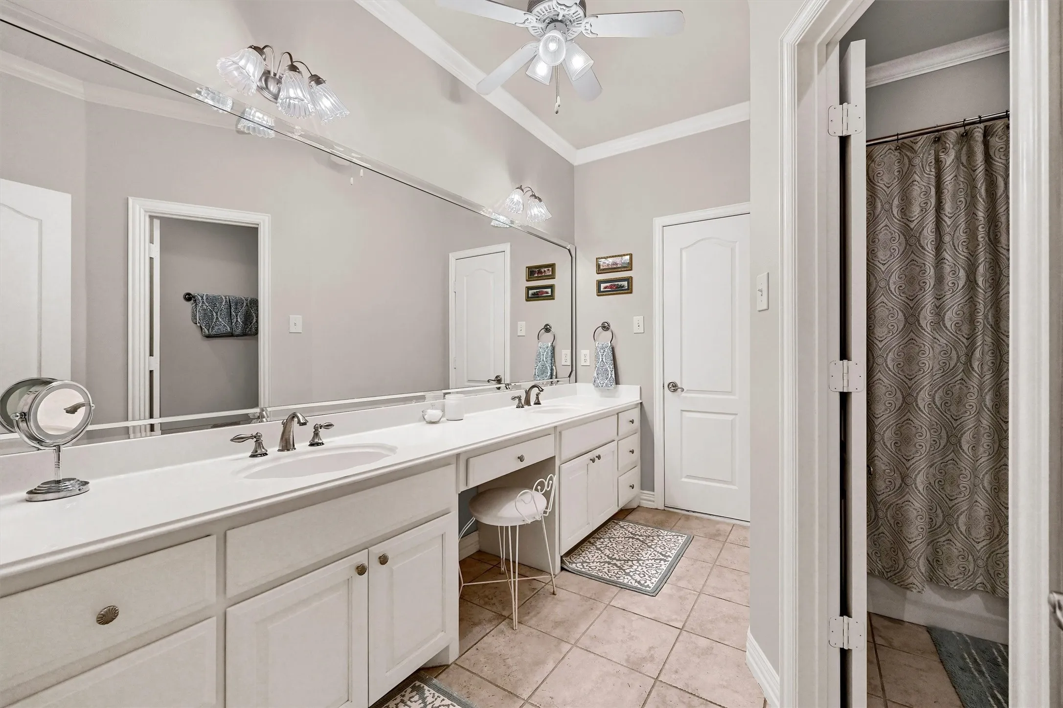 Single Family Residence For Sale in Grayson County , 1090 Riley Road, Whitesboro, Texas 76273, 4 Bedroom, 3 Bathroom, 3 Garage spaces, 3,100 Sqft, built in 2003, mls#21391366, Real Estate Agent in Whitesboro, Homes For Sale in Grayson county, Homes For Sale in Whitesboro, Realtor in Whitesboro Texas, Real Estate Brokerage Independent Realty Texas, Luminita Cordes Realtor