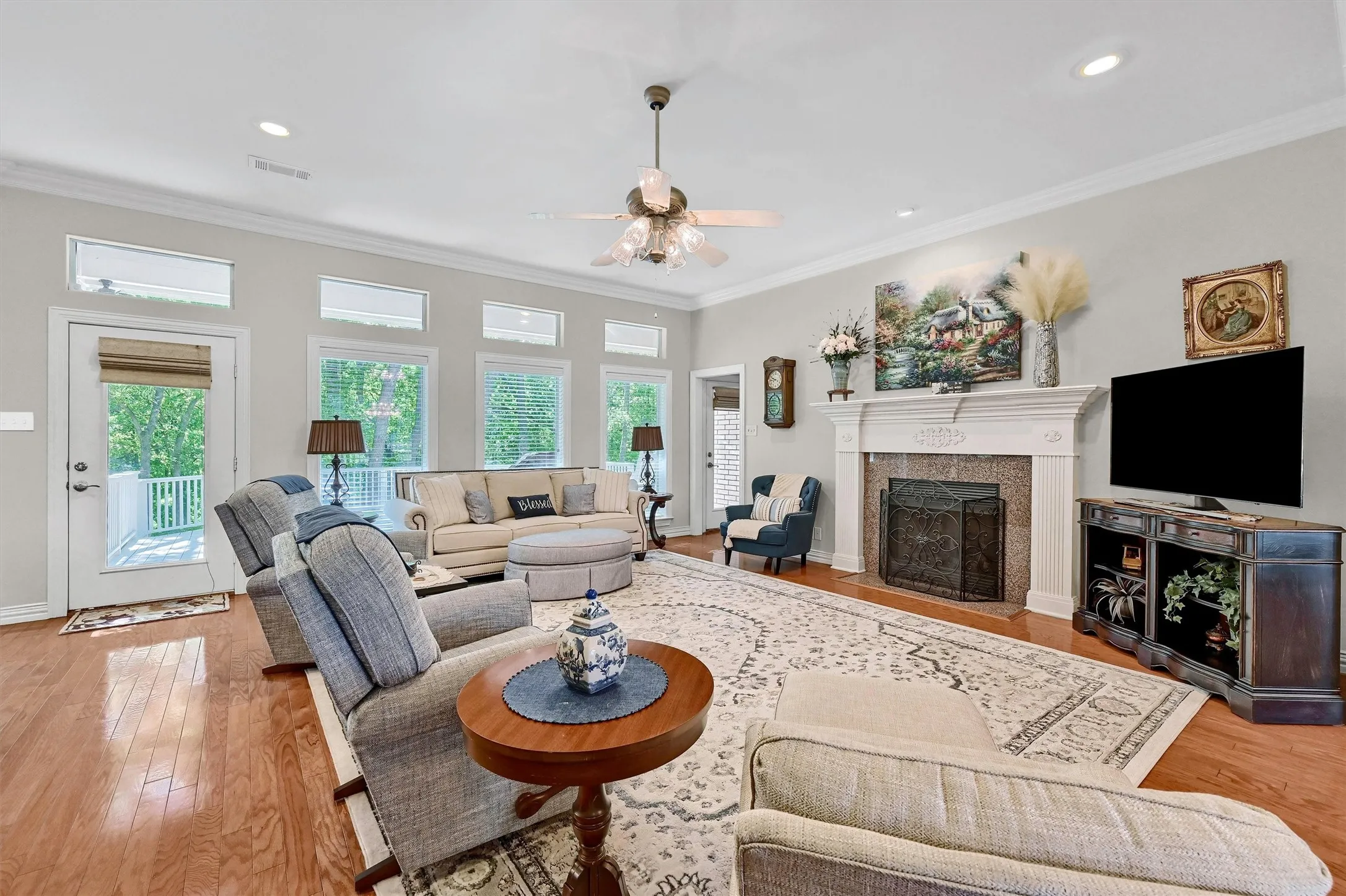 Single Family Residence For Sale in Grayson County , 1090 Riley Road, Whitesboro, Texas 76273, 4 Bedroom, 3 Bathroom, 3 Garage spaces, 3,100 Sqft, built in 2003, mls#21391366, Real Estate Agent in Whitesboro, Homes For Sale in Grayson county, Homes For Sale in Whitesboro, Realtor in Whitesboro Texas, Real Estate Brokerage Independent Realty Texas, Luminita Cordes Realtor