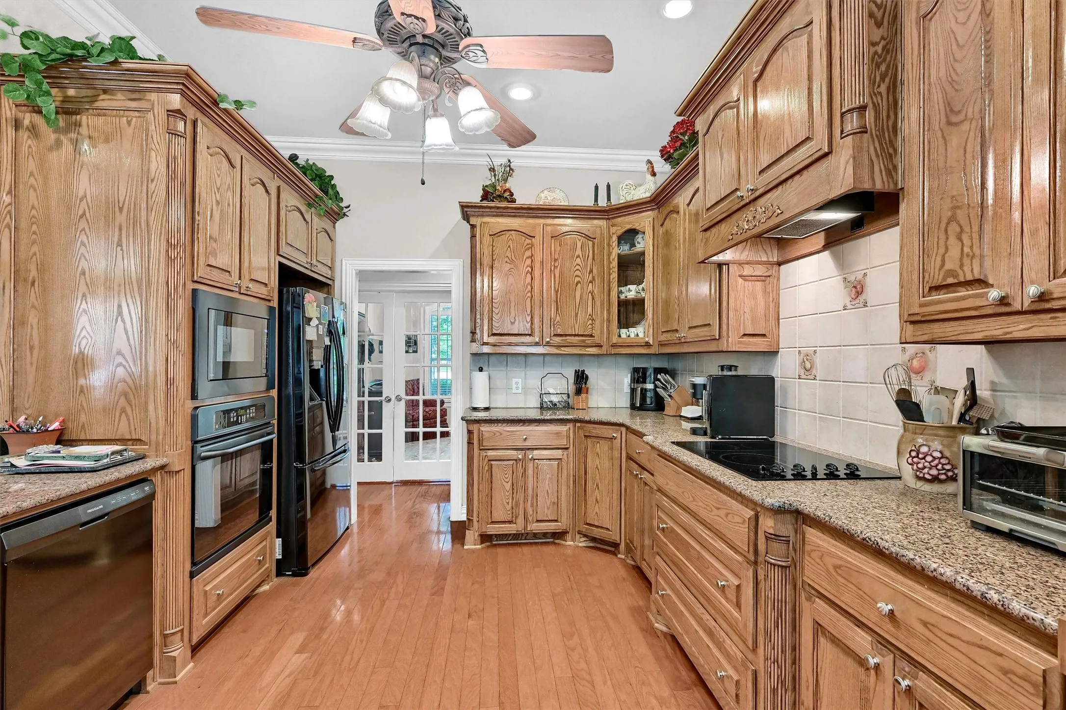 Single Family Residence For Sale in Grayson County , 1090 Riley Road, Whitesboro, Texas 76273, 4 Bedroom, 3 Bathroom, 3 Garage spaces, 3,100 Sqft, built in 2003, mls#21391366, Real Estate Agent in Whitesboro, Homes For Sale in Grayson county, Homes For Sale in Whitesboro, Realtor in Whitesboro Texas, Real Estate Brokerage Independent Realty Texas, Luminita Cordes Realtor