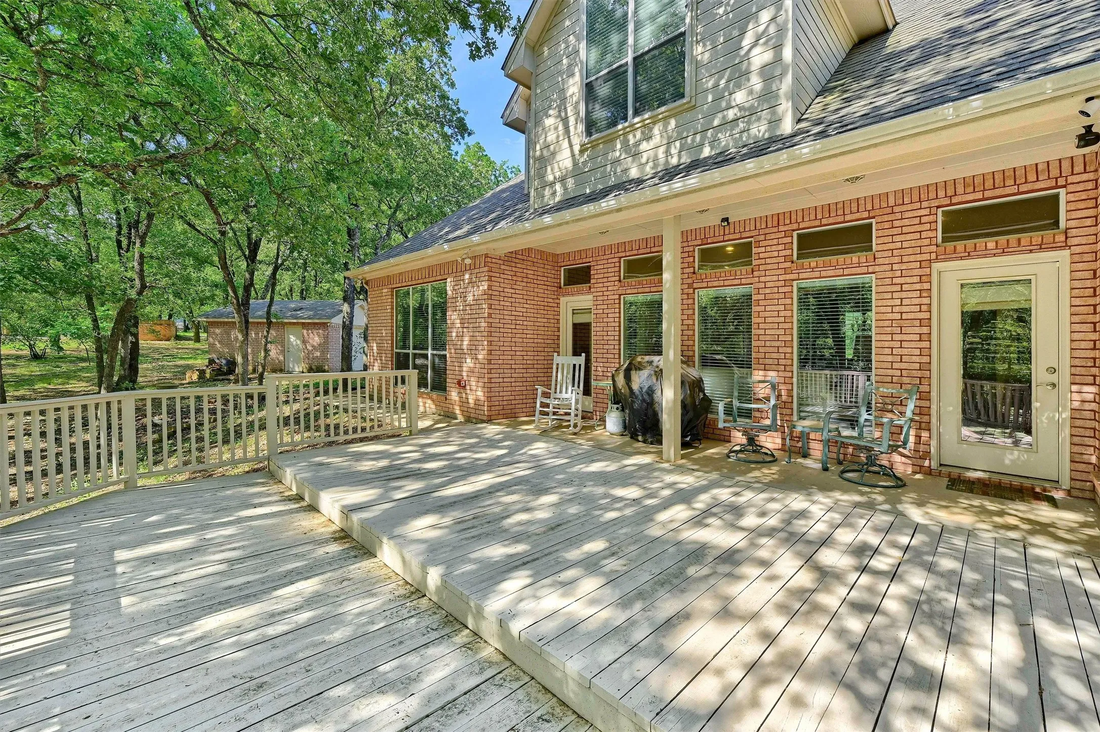 Single Family Residence For Sale in Grayson County , 1090 Riley Road, Whitesboro, Texas 76273, 4 Bedroom, 3 Bathroom, 3 Garage spaces, 3,100 Sqft, built in 2003, mls#21391366, Real Estate Agent in Whitesboro, Homes For Sale in Grayson county, Homes For Sale in Whitesboro, Realtor in Whitesboro Texas, Real Estate Brokerage Independent Realty Texas, Luminita Cordes Realtor