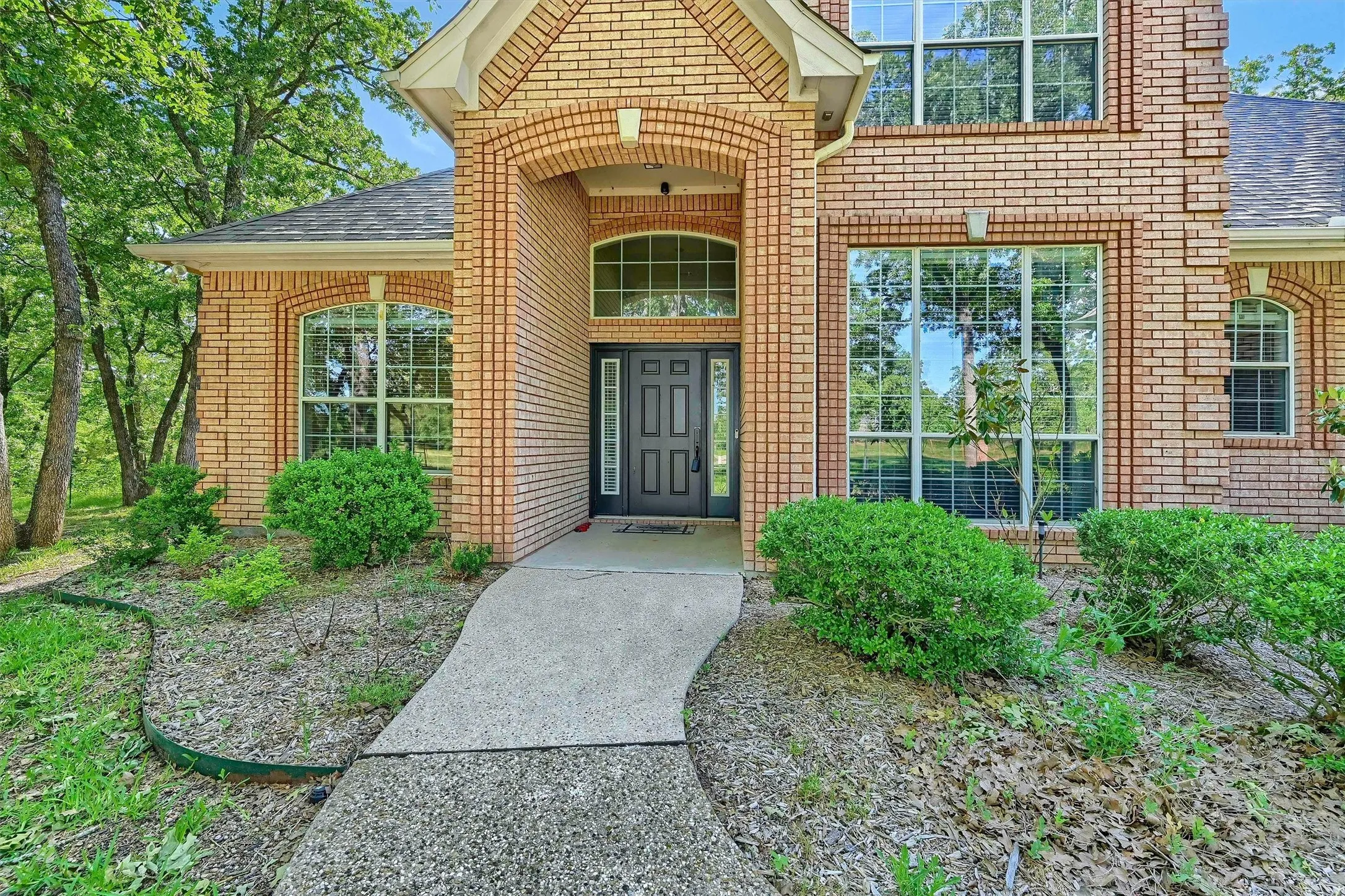 Single Family Residence For Sale in Grayson County , 1090 Riley Road, Whitesboro, Texas 76273, 4 Bedroom, 3 Bathroom, 3 Garage spaces, 3,100 Sqft, built in 2003, mls#21391366, Real Estate Agent in Whitesboro, Homes For Sale in Grayson county, Homes For Sale in Whitesboro, Realtor in Whitesboro Texas, Real Estate Brokerage Independent Realty Texas, Luminita Cordes Realtor