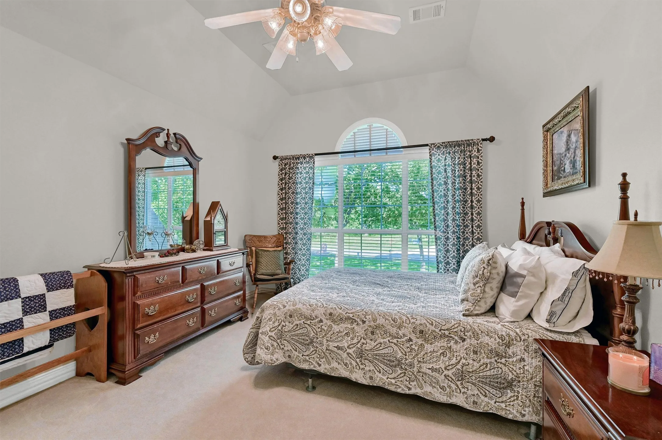 Single Family Residence For Sale in Grayson County , 1090 Riley Road, Whitesboro, Texas 76273, 4 Bedroom, 3 Bathroom, 3 Garage spaces, 3,100 Sqft, built in 2003, mls#21391366, Real Estate Agent in Whitesboro, Homes For Sale in Grayson county, Homes For Sale in Whitesboro, Realtor in Whitesboro Texas, Real Estate Brokerage Independent Realty Texas, Luminita Cordes Realtor