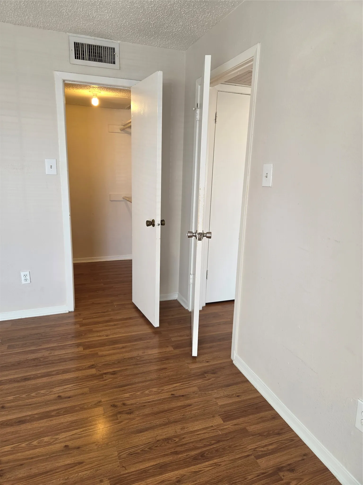 Condominium For Rent in Dallas County , 333 Melrose Drive 14C, Richardson, Texas 75080, 2 Bedroom, 3 Bathroom, Garage spaces, 1,161 Sqft, built in 1981, mls#21398785, Real Estate Agent in Richardson, Homes For Rent in Dallas county, Homes For Rent in Richardson, Realtor in Richardson Texas, Real Estate Brokerage Independent Realty Texas, Luminita Cordes Realtor