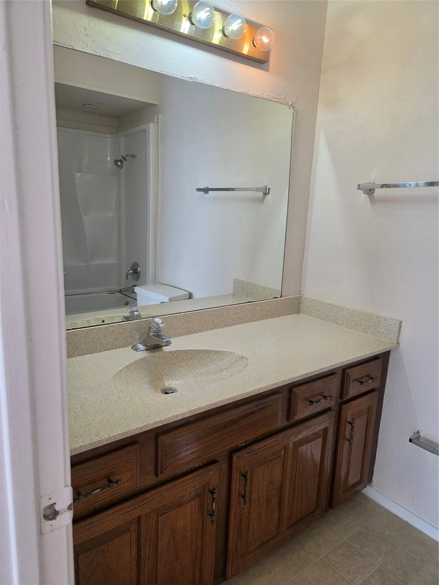 Condominium For Rent in Dallas County , 333 Melrose Drive 14C, Richardson, Texas 75080, 2 Bedroom, 3 Bathroom, Garage spaces, 1,161 Sqft, built in 1981, mls#21398785, Real Estate Agent in Richardson, Homes For Rent in Dallas county, Homes For Rent in Richardson, Realtor in Richardson Texas, Real Estate Brokerage Independent Realty Texas, Luminita Cordes Realtor