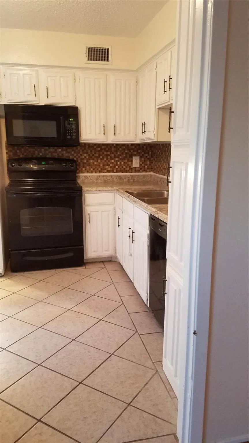 Condominium For Rent in Dallas County , 333 Melrose Drive 14C, Richardson, Texas 75080, 2 Bedroom, 3 Bathroom, Garage spaces, 1,161 Sqft, built in 1981, mls#21398785, Real Estate Agent in Richardson, Homes For Rent in Dallas county, Homes For Rent in Richardson, Realtor in Richardson Texas, Real Estate Brokerage Independent Realty Texas, Luminita Cordes Realtor