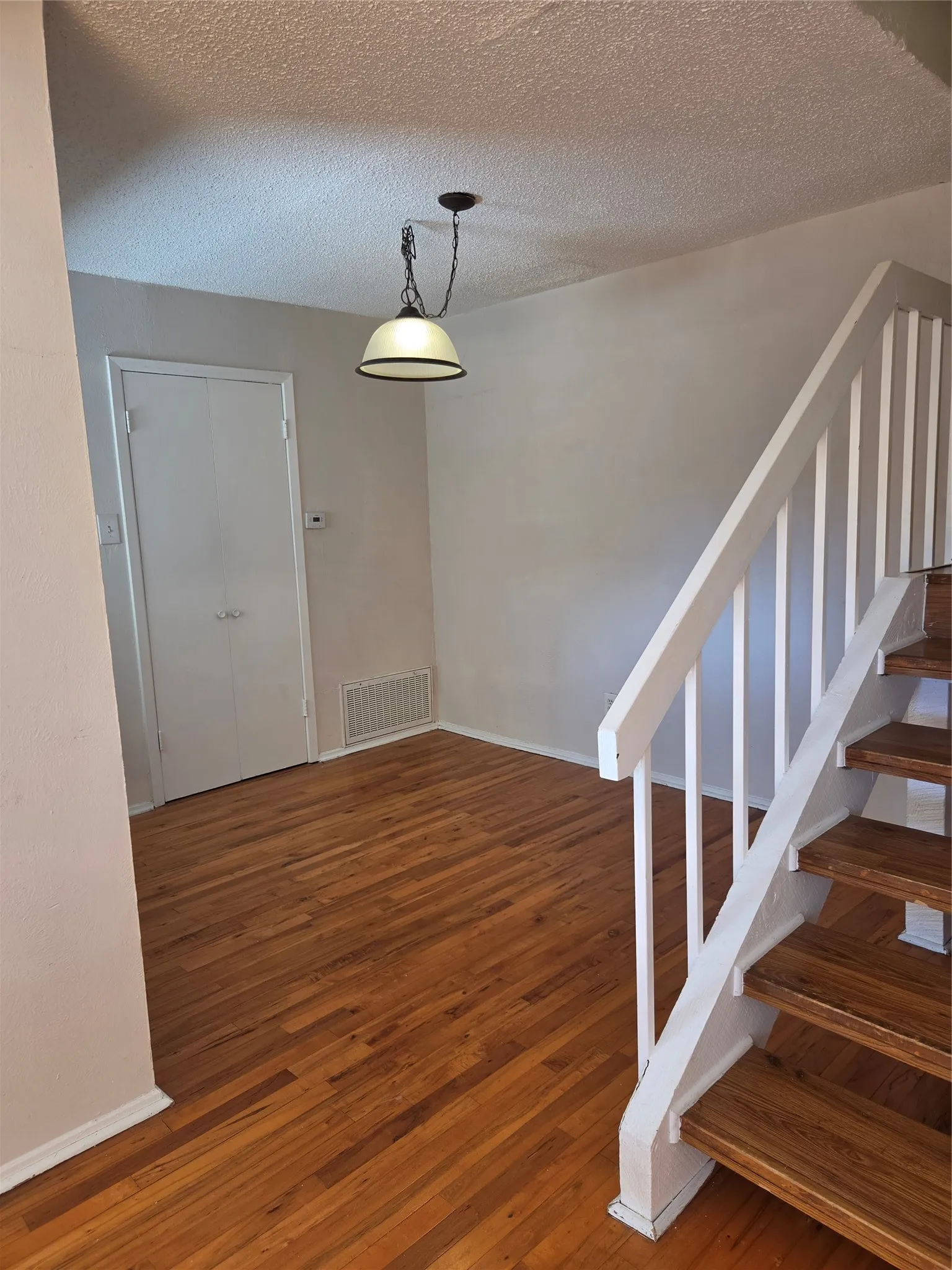 Condominium For Rent in Dallas County , 333 Melrose Drive 14C, Richardson, Texas 75080, 2 Bedroom, 3 Bathroom, Garage spaces, 1,161 Sqft, built in 1981, mls#21398785, Real Estate Agent in Richardson, Homes For Rent in Dallas county, Homes For Rent in Richardson, Realtor in Richardson Texas, Real Estate Brokerage Independent Realty Texas, Luminita Cordes Realtor