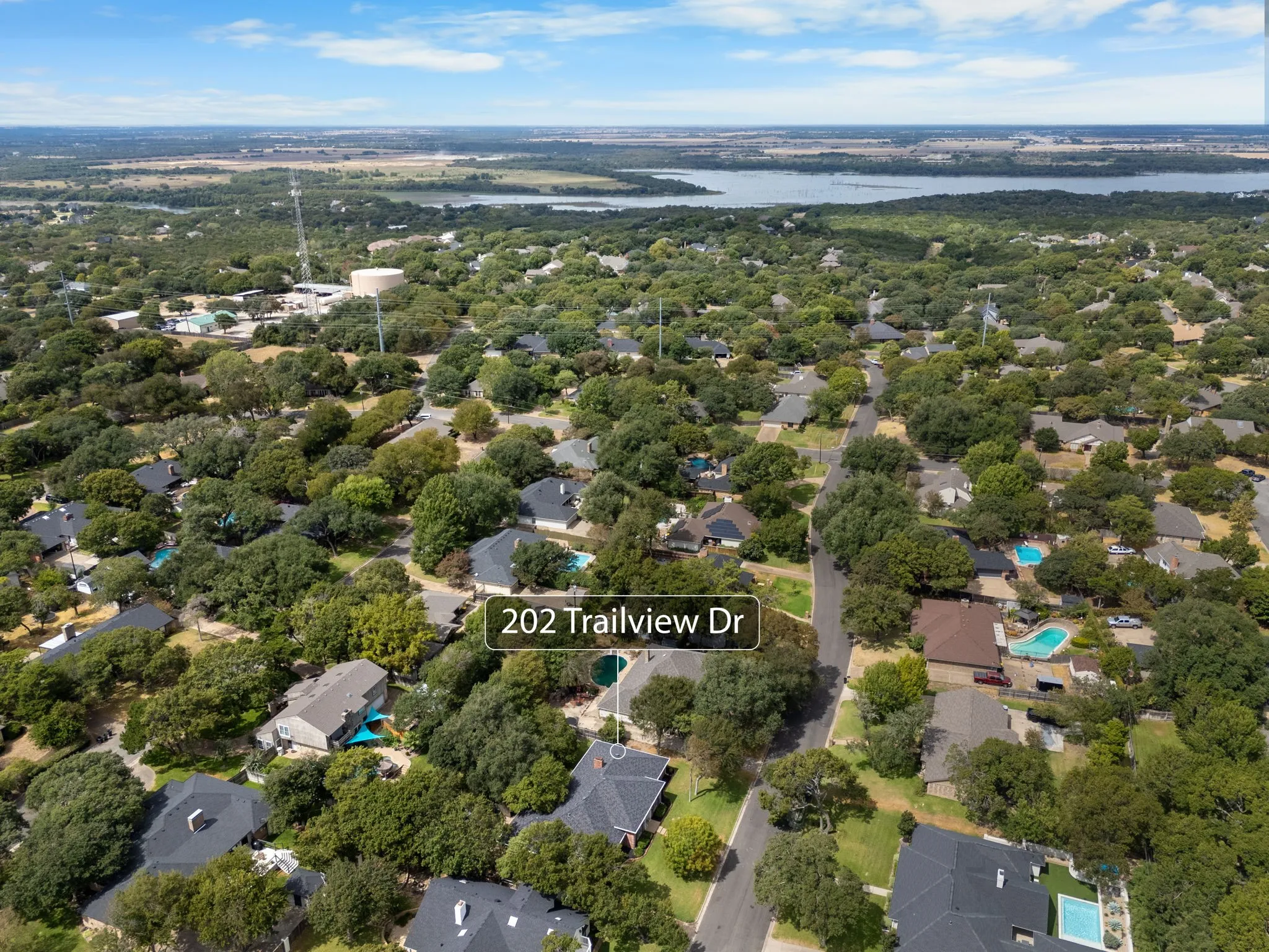 Single Family Residence For Sale in Mc Lennan County , 202 Trailview Drive, Woodway, Texas 76712, 4 Bedroom, 3 Bathroom, 2 Garage spaces, 2,631 Sqft, built in 1982, mls#21400676, Real Estate Agent in Woodway, Homes For Sale in Mc Lennan county, Homes For Sale in Woodway, Realtor in Woodway Texas, Real Estate Brokerage Independent Realty Texas, Luminita Cordes Realtor