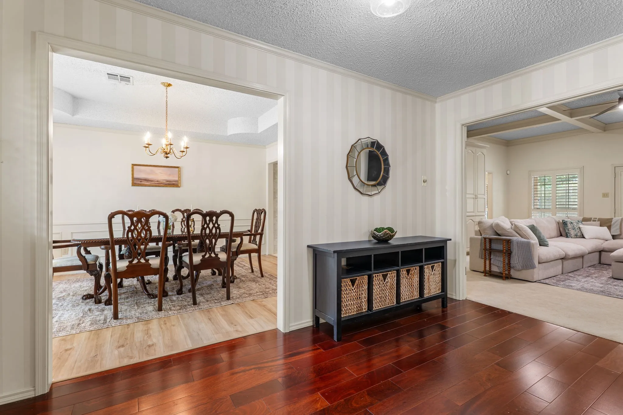 Single Family Residence For Sale in Mc Lennan County , 202 Trailview Drive, Woodway, Texas 76712, 4 Bedroom, 3 Bathroom, 2 Garage spaces, 2,631 Sqft, built in 1982, mls#21400676, Real Estate Agent in Woodway, Homes For Sale in Mc Lennan county, Homes For Sale in Woodway, Realtor in Woodway Texas, Real Estate Brokerage Independent Realty Texas, Luminita Cordes Realtor