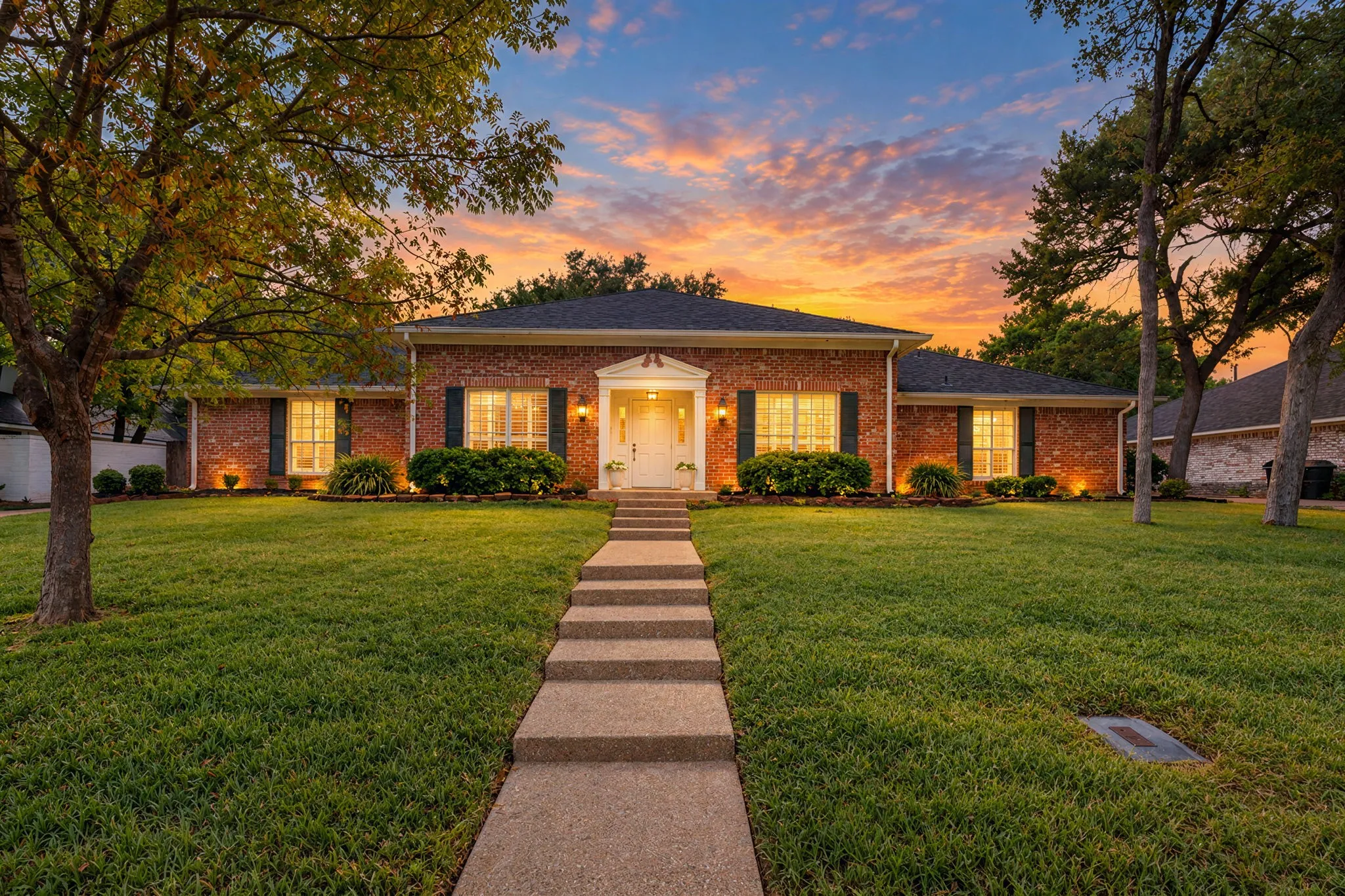 Single Family Residence For Sale in Mc Lennan County , 202 Trailview Drive, Woodway, Texas 76712, 4 Bedroom, 3 Bathroom, 2 Garage spaces, 2,631 Sqft, built in 1982, mls#21400676, Real Estate Agent in Woodway, Homes For Sale in Mc Lennan county, Homes For Sale in Woodway, Realtor in Woodway Texas, Real Estate Brokerage Independent Realty Texas, Luminita Cordes Realtor