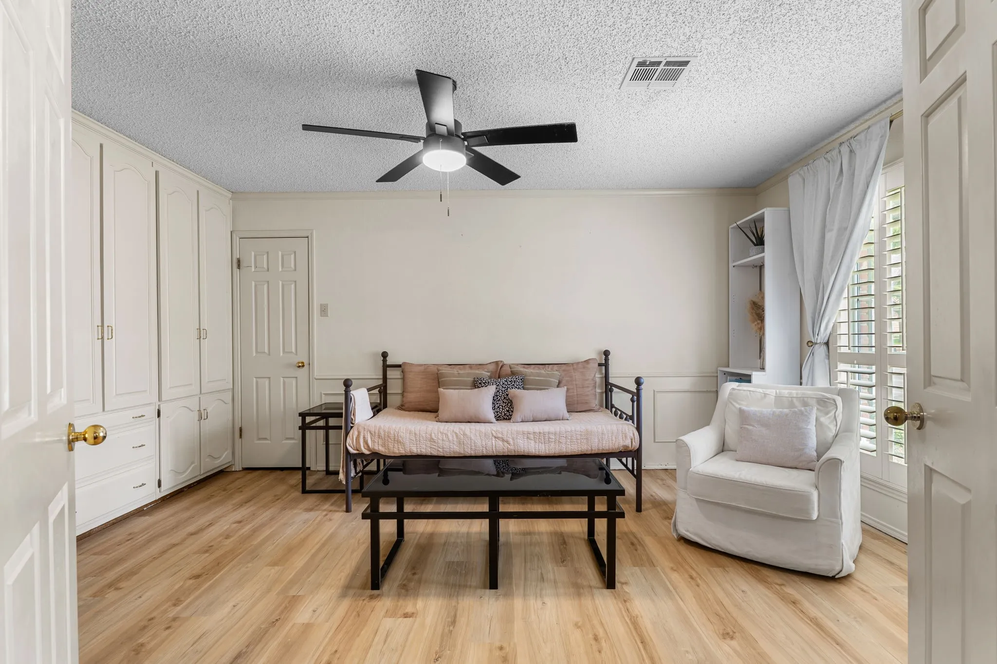 Single Family Residence For Sale in Mc Lennan County , 202 Trailview Drive, Woodway, Texas 76712, 4 Bedroom, 3 Bathroom, 2 Garage spaces, 2,631 Sqft, built in 1982, mls#21400676, Real Estate Agent in Woodway, Homes For Sale in Mc Lennan county, Homes For Sale in Woodway, Realtor in Woodway Texas, Real Estate Brokerage Independent Realty Texas, Luminita Cordes Realtor