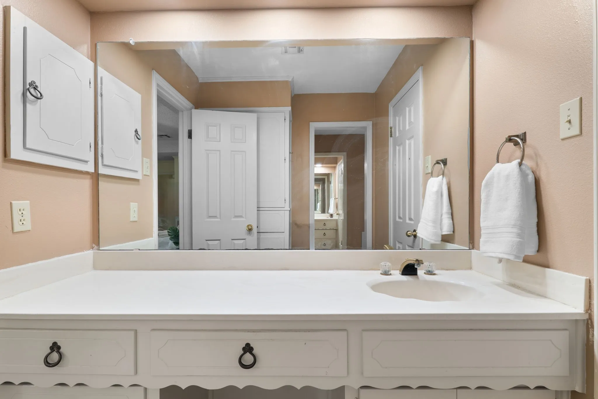 Single Family Residence For Sale in Mc Lennan County , 202 Trailview Drive, Woodway, Texas 76712, 4 Bedroom, 3 Bathroom, 2 Garage spaces, 2,631 Sqft, built in 1982, mls#21400676, Real Estate Agent in Woodway, Homes For Sale in Mc Lennan county, Homes For Sale in Woodway, Realtor in Woodway Texas, Real Estate Brokerage Independent Realty Texas, Luminita Cordes Realtor