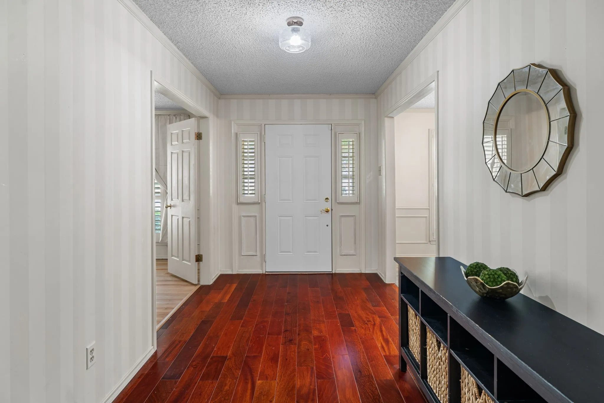 Single Family Residence For Sale in Mc Lennan County , 202 Trailview Drive, Woodway, Texas 76712, 4 Bedroom, 3 Bathroom, 2 Garage spaces, 2,631 Sqft, built in 1982, mls#21400676, Real Estate Agent in Woodway, Homes For Sale in Mc Lennan county, Homes For Sale in Woodway, Realtor in Woodway Texas, Real Estate Brokerage Independent Realty Texas, Luminita Cordes Realtor
