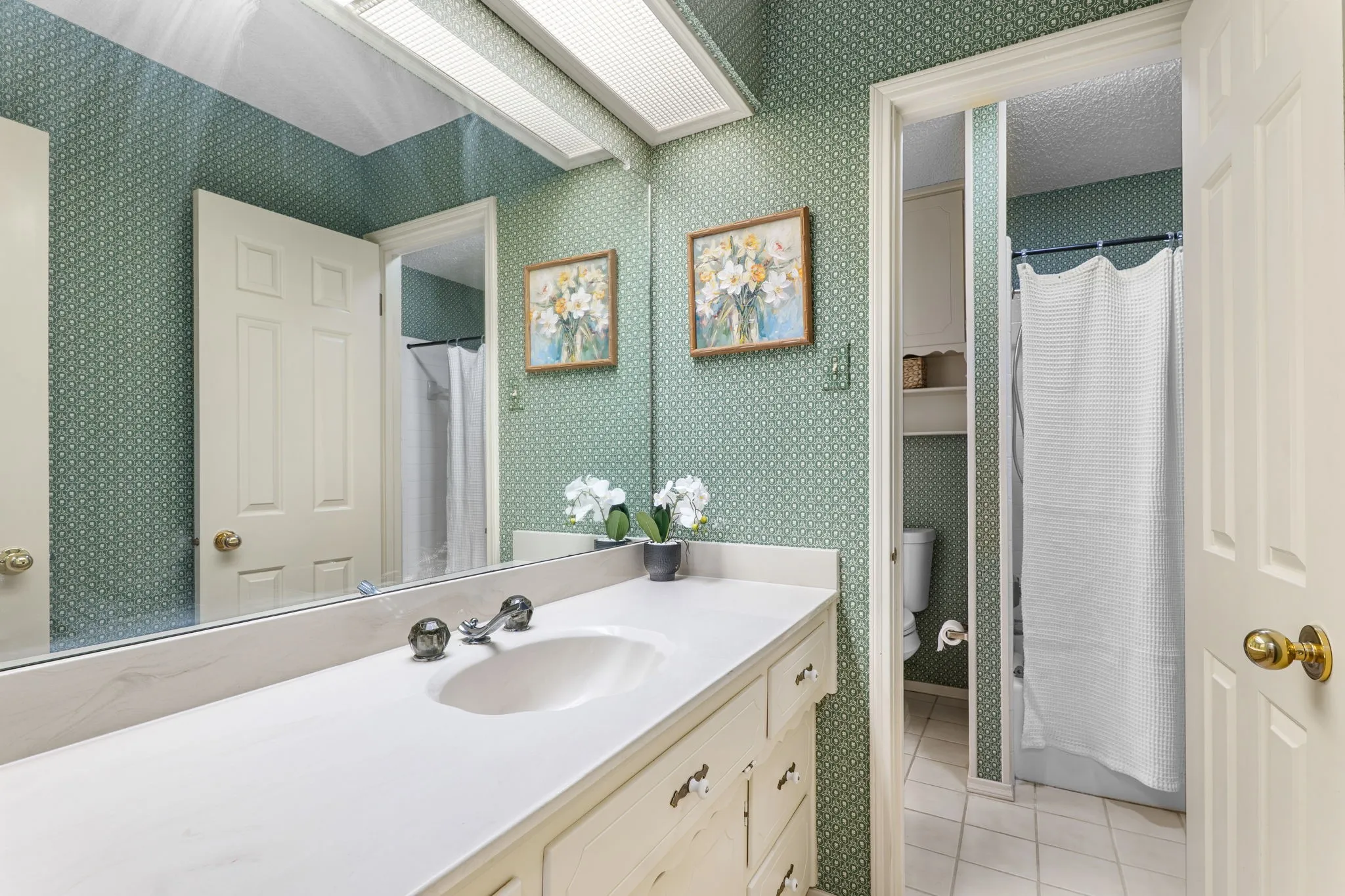 Single Family Residence For Sale in Mc Lennan County , 202 Trailview Drive, Woodway, Texas 76712, 4 Bedroom, 3 Bathroom, 2 Garage spaces, 2,631 Sqft, built in 1982, mls#21400676, Real Estate Agent in Woodway, Homes For Sale in Mc Lennan county, Homes For Sale in Woodway, Realtor in Woodway Texas, Real Estate Brokerage Independent Realty Texas, Luminita Cordes Realtor