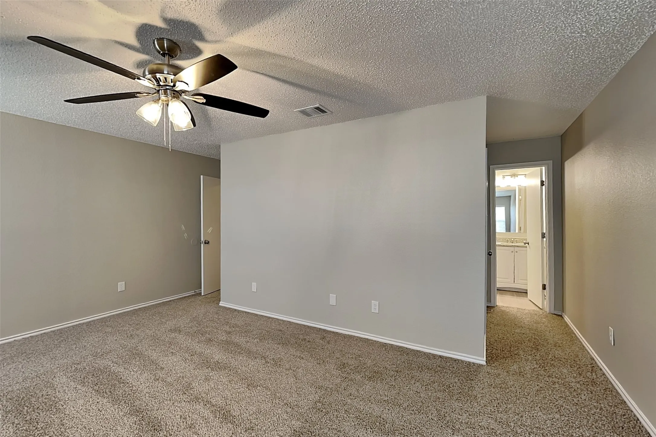 Single Family Residence For Rent in Tarrant County , 4169 Fossile Butte Drive, Fort Worth, Texas 76244, 3 Bedroom, 2 Bathroom, 2 Garage spaces, 1,824 Sqft, built in 1998, mls#21400696, Real Estate Agent in Fort Worth, Homes For Rent in Tarrant county, Homes For Rent in Fort Worth, Realtor in Fort Worth Texas, Real Estate Brokerage Independent Realty Texas, Luminita Cordes Realtor