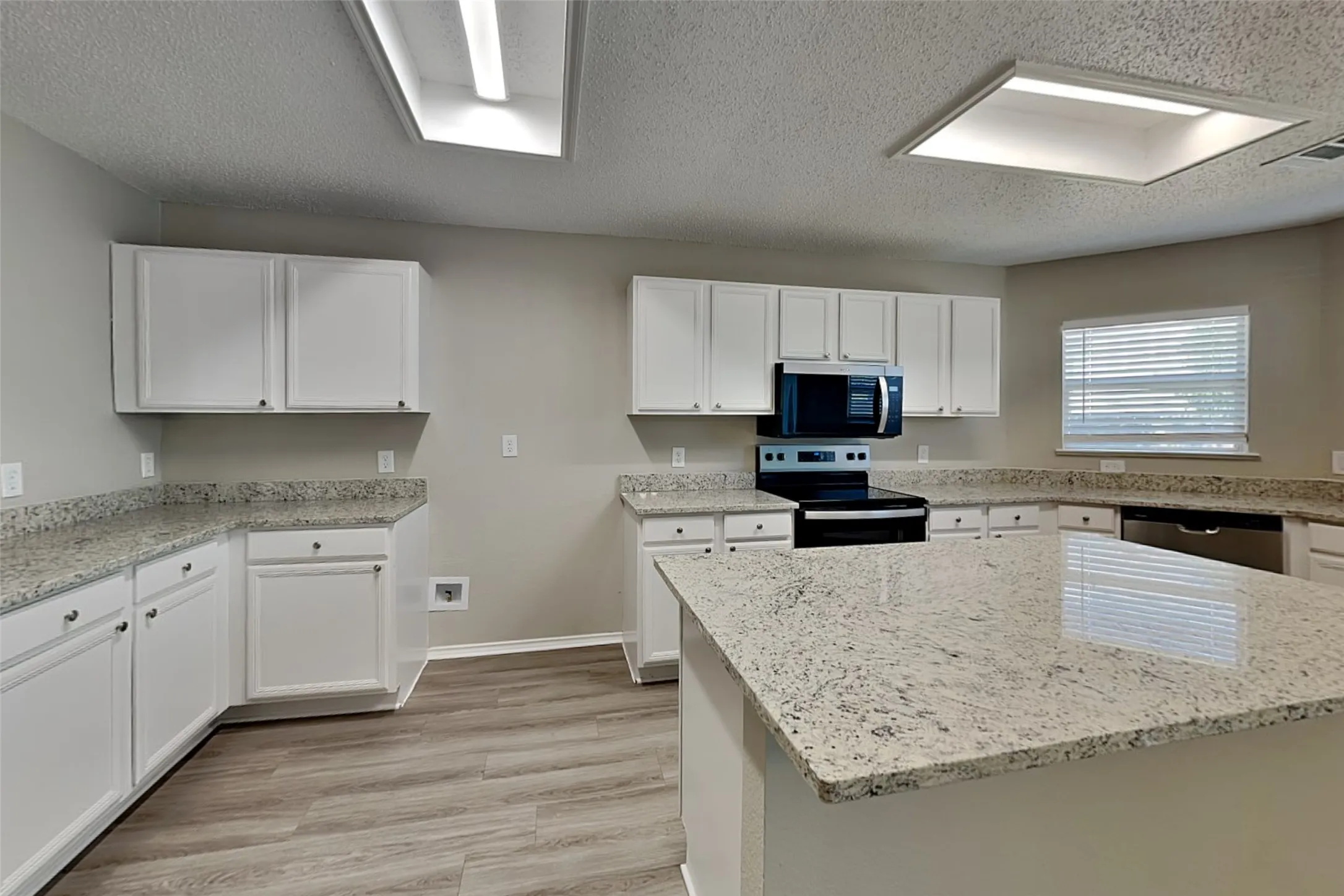 Single Family Residence For Rent in Tarrant County , 4169 Fossile Butte Drive, Fort Worth, Texas 76244, 3 Bedroom, 2 Bathroom, 2 Garage spaces, 1,824 Sqft, built in 1998, mls#21400696, Real Estate Agent in Fort Worth, Homes For Rent in Tarrant county, Homes For Rent in Fort Worth, Realtor in Fort Worth Texas, Real Estate Brokerage Independent Realty Texas, Luminita Cordes Realtor