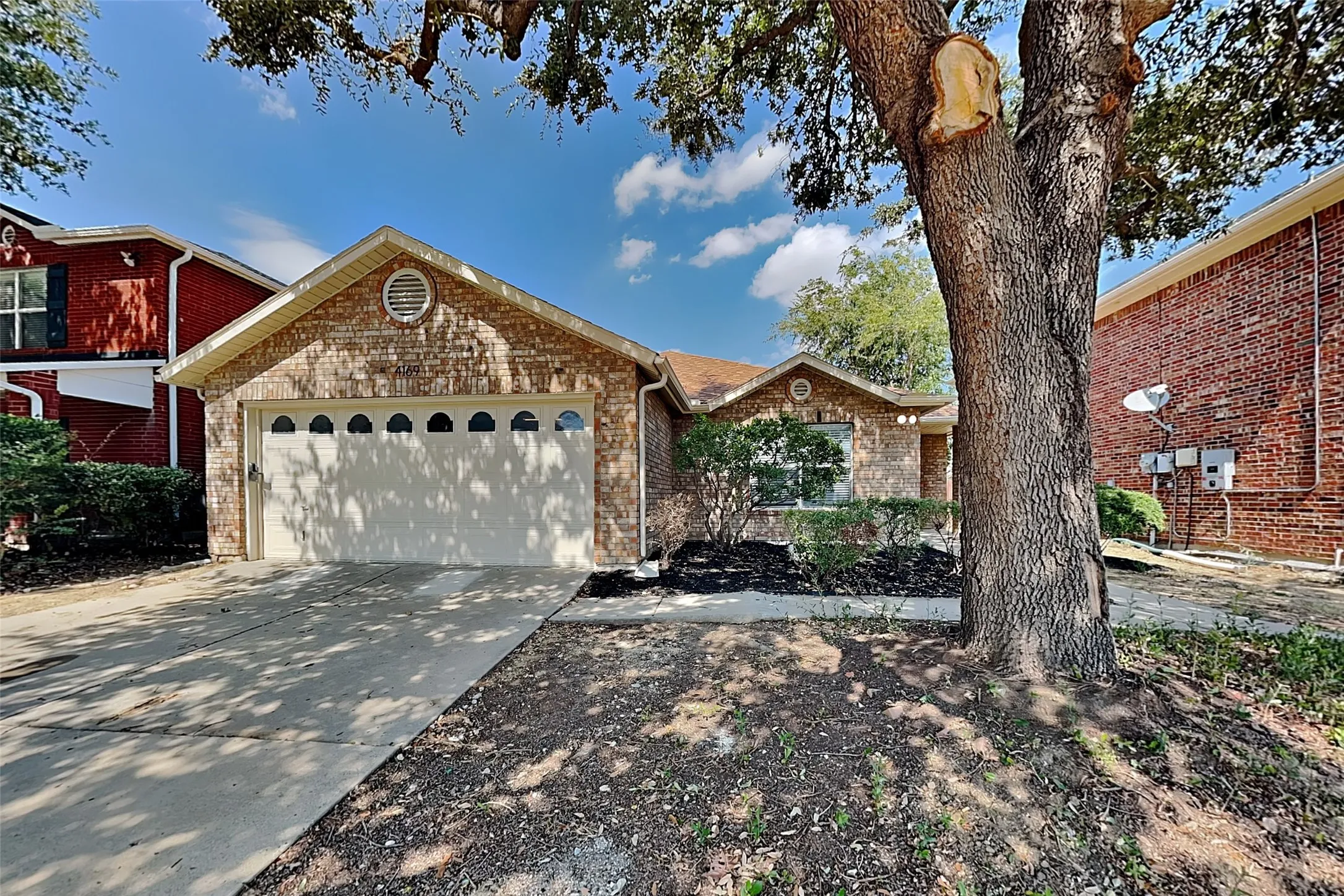 Single Family Residence For Rent in Tarrant County , 4169 Fossile Butte Drive, Fort Worth, Texas 76244, 3 Bedroom, 2 Bathroom, 2 Garage spaces, 1,824 Sqft, built in 1998, mls#21400696, Real Estate Agent in Fort Worth, Homes For Rent in Tarrant county, Homes For Rent in Fort Worth, Realtor in Fort Worth Texas, Real Estate Brokerage Independent Realty Texas, Luminita Cordes Realtor