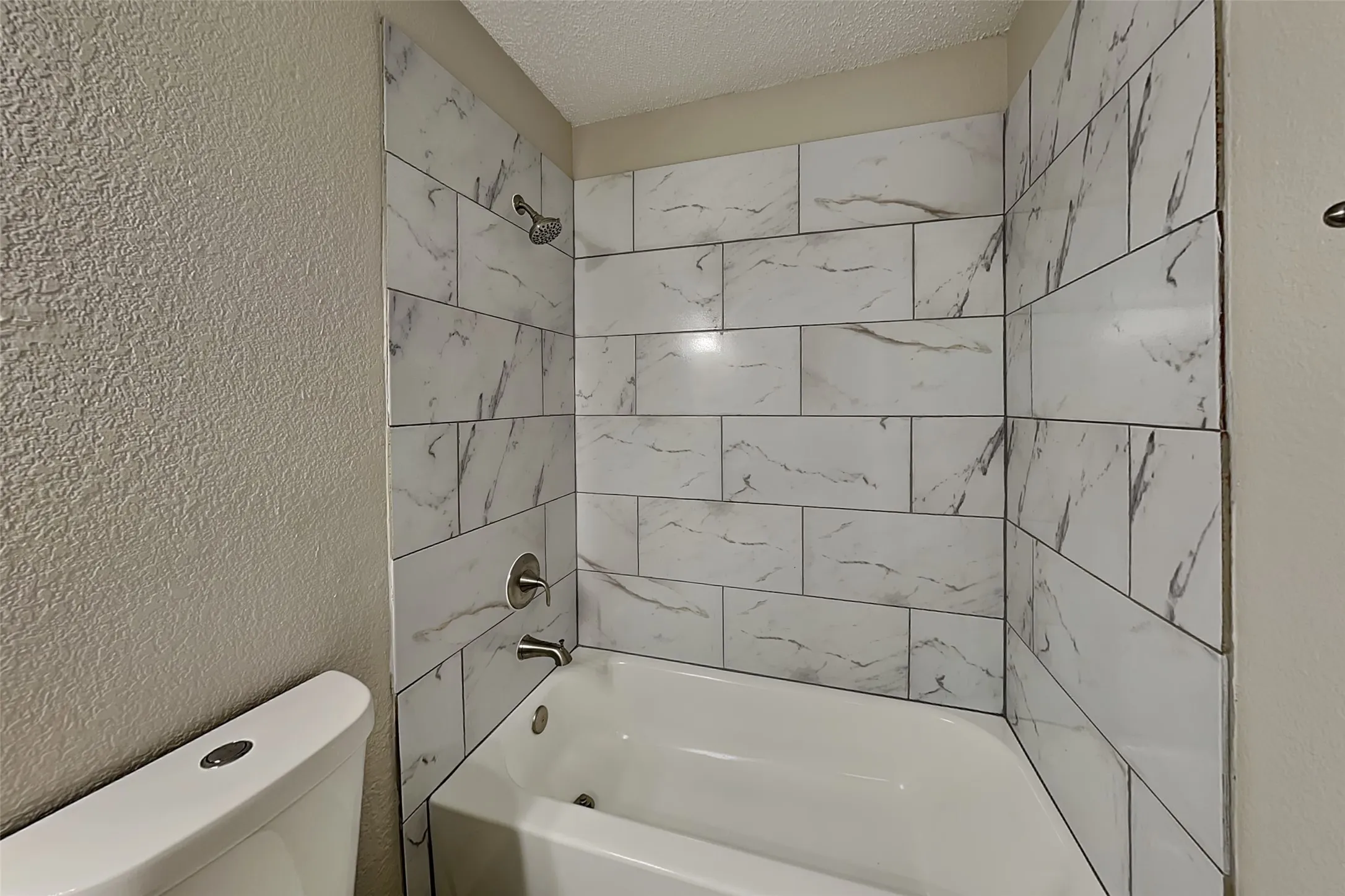 Single Family Residence For Rent in Tarrant County , 4169 Fossile Butte Drive, Fort Worth, Texas 76244, 3 Bedroom, 2 Bathroom, 2 Garage spaces, 1,824 Sqft, built in 1998, mls#21400696, Real Estate Agent in Fort Worth, Homes For Rent in Tarrant county, Homes For Rent in Fort Worth, Realtor in Fort Worth Texas, Real Estate Brokerage Independent Realty Texas, Luminita Cordes Realtor