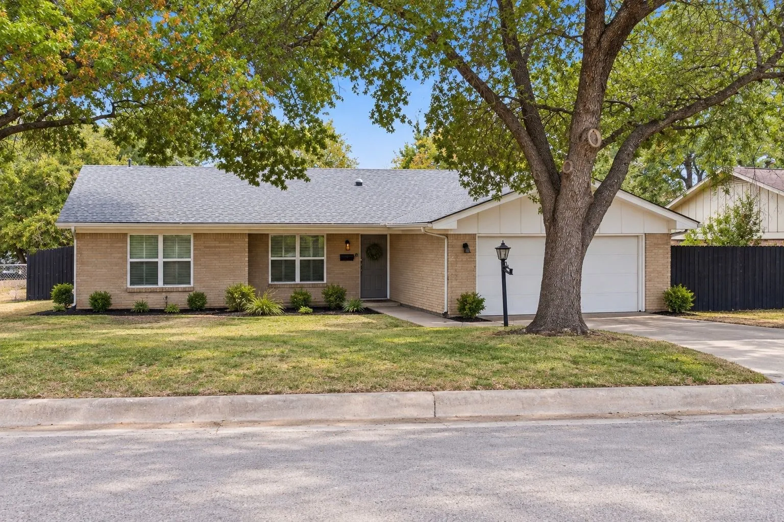 Single Family Residence For Sale in Tarrant County , 2912 Conejos Drive, Fort Worth, Texas 76116, 4 Bedroom, 2 Bathroom, 2 Garage spaces, 1,733 Sqft, built in 1967, mls#21398335, Real Estate Agent in Fort Worth, Homes For Sale in Tarrant county, Homes For Sale in Fort Worth, Realtor in Fort Worth Texas, Real Estate Brokerage Independent Realty Texas, Luminita Cordes Realtor