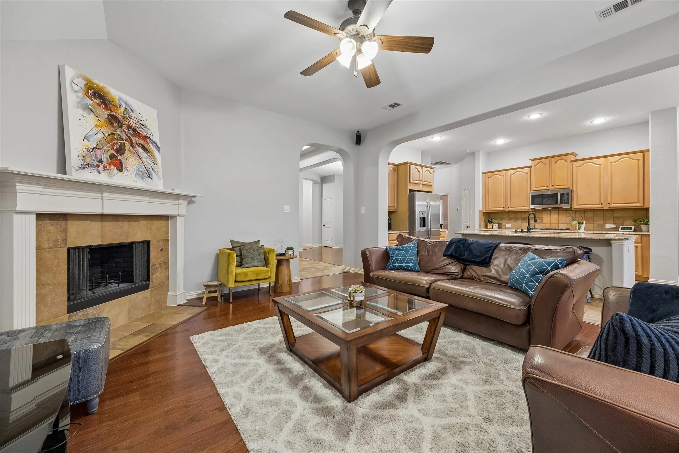 Single Family Residence For Sale in Tarrant County , 2723 Ponce De Leon, Grand Prairie, Texas 75054, 4 Bedroom, 3 Bathroom, 2 Garage spaces, 2,548 Sqft, built in 2007, mls#21394760, Real Estate Agent in Grand Prairie, Homes For Sale in Tarrant county, Homes For Sale in Grand Prairie, Realtor in Grand Prairie Texas, Real Estate Brokerage Independent Realty Texas, Luminita Cordes Realtor