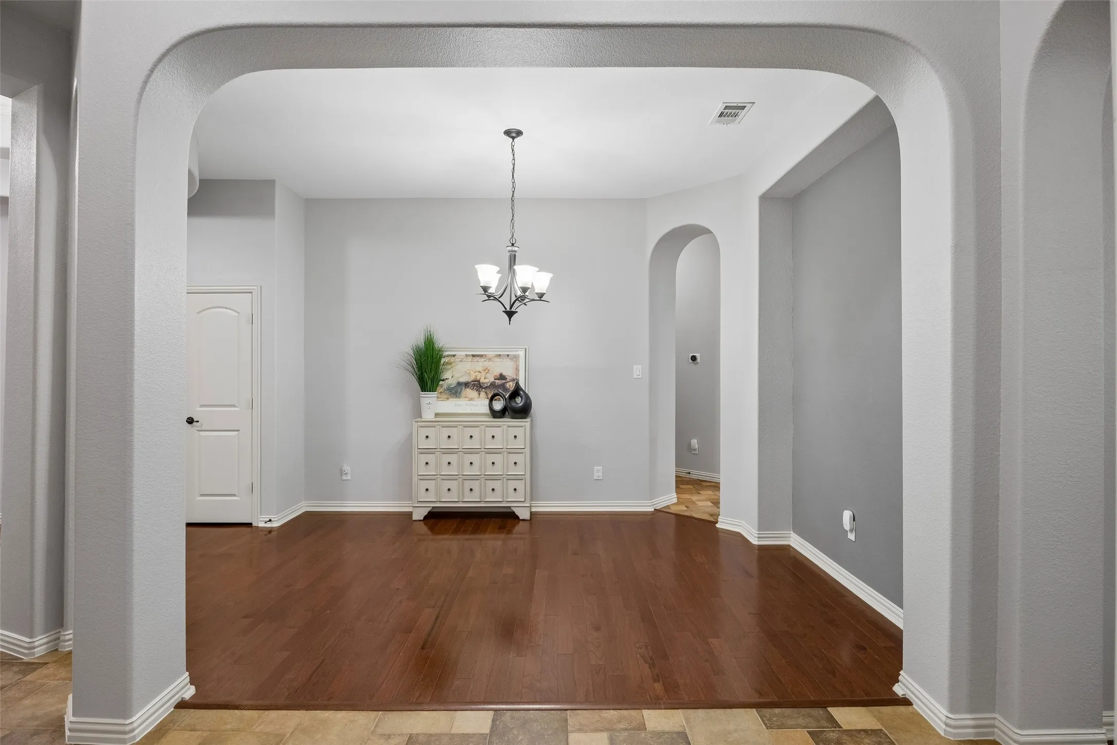 Single Family Residence For Sale in Tarrant County , 2723 Ponce De Leon, Grand Prairie, Texas 75054, 4 Bedroom, 3 Bathroom, 2 Garage spaces, 2,548 Sqft, built in 2007, mls#21394760, Real Estate Agent in Grand Prairie, Homes For Sale in Tarrant county, Homes For Sale in Grand Prairie, Realtor in Grand Prairie Texas, Real Estate Brokerage Independent Realty Texas, Luminita Cordes Realtor