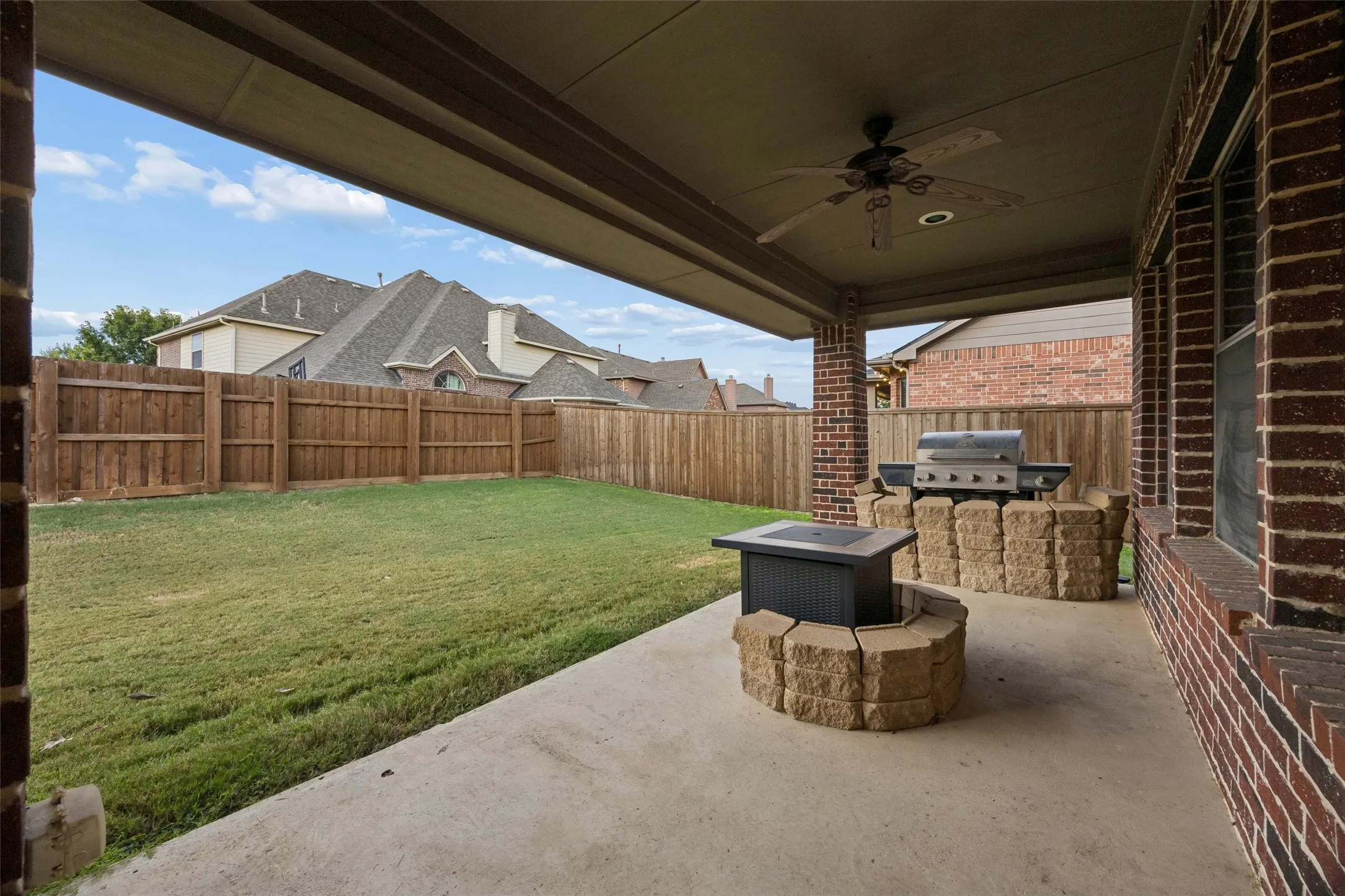 Single Family Residence For Sale in Tarrant County , 2723 Ponce De Leon, Grand Prairie, Texas 75054, 4 Bedroom, 3 Bathroom, 2 Garage spaces, 2,548 Sqft, built in 2007, mls#21394760, Real Estate Agent in Grand Prairie, Homes For Sale in Tarrant county, Homes For Sale in Grand Prairie, Realtor in Grand Prairie Texas, Real Estate Brokerage Independent Realty Texas, Luminita Cordes Realtor