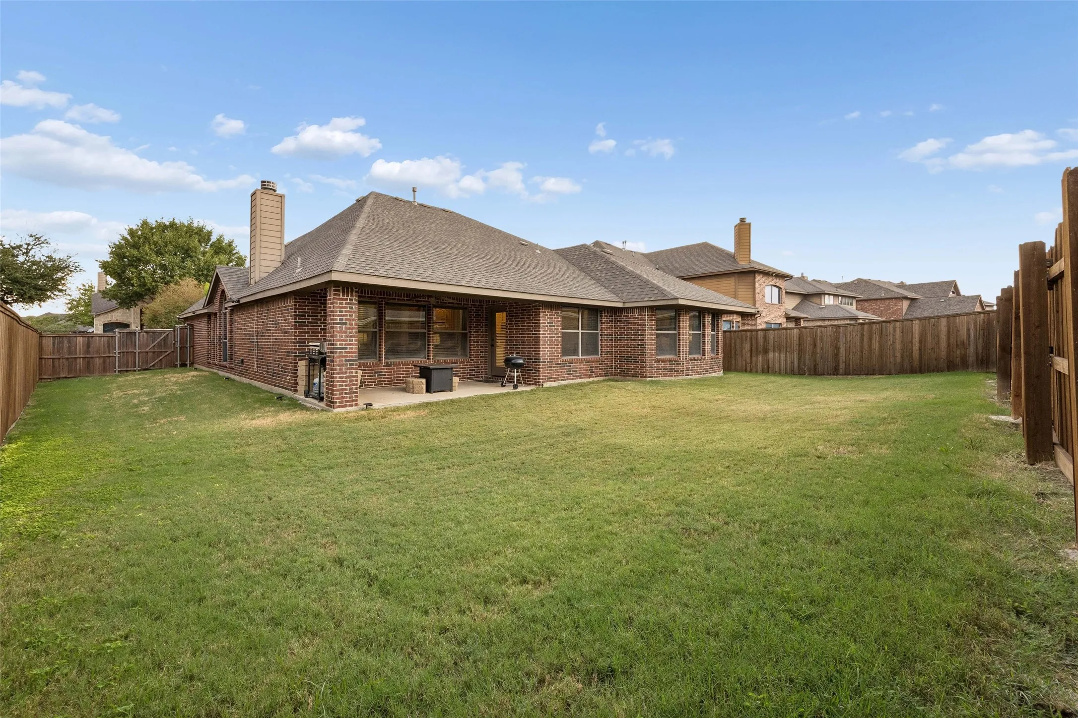 Single Family Residence For Sale in Tarrant County , 2723 Ponce De Leon, Grand Prairie, Texas 75054, 4 Bedroom, 3 Bathroom, 2 Garage spaces, 2,548 Sqft, built in 2007, mls#21394760, Real Estate Agent in Grand Prairie, Homes For Sale in Tarrant county, Homes For Sale in Grand Prairie, Realtor in Grand Prairie Texas, Real Estate Brokerage Independent Realty Texas, Luminita Cordes Realtor