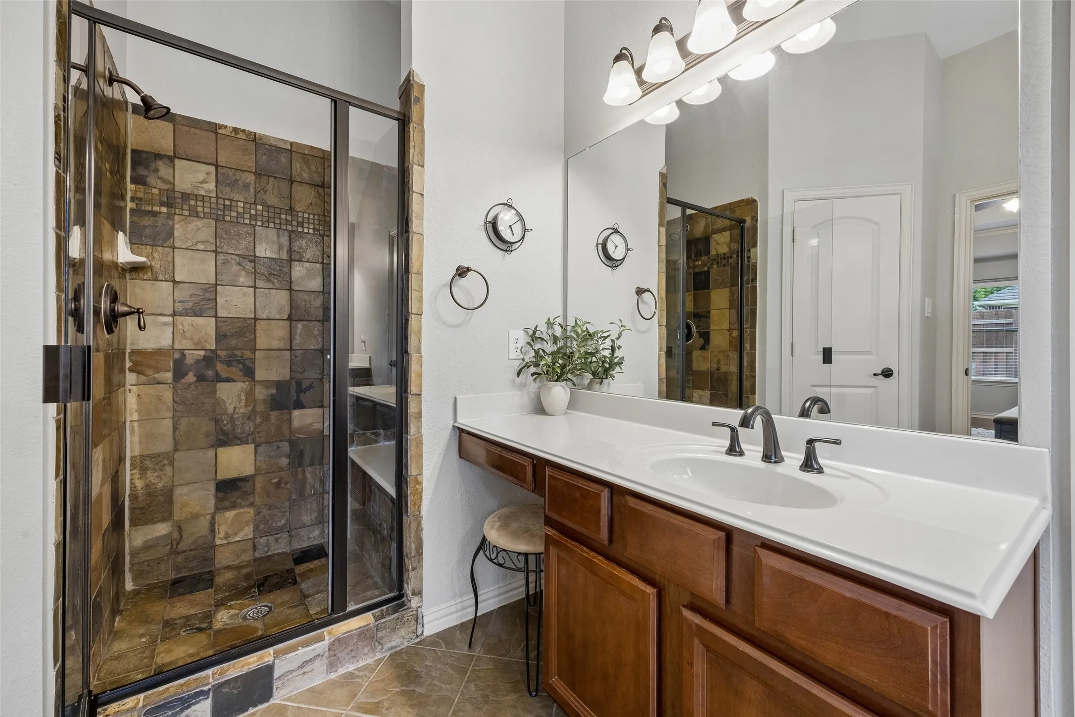 Single Family Residence For Sale in Tarrant County , 2723 Ponce De Leon, Grand Prairie, Texas 75054, 4 Bedroom, 3 Bathroom, 2 Garage spaces, 2,548 Sqft, built in 2007, mls#21394760, Real Estate Agent in Grand Prairie, Homes For Sale in Tarrant county, Homes For Sale in Grand Prairie, Realtor in Grand Prairie Texas, Real Estate Brokerage Independent Realty Texas, Luminita Cordes Realtor