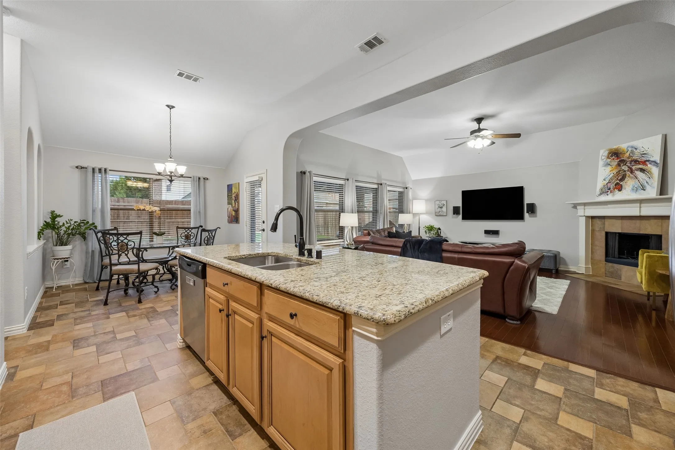 Single Family Residence For Sale in Tarrant County , 2723 Ponce De Leon, Grand Prairie, Texas 75054, 4 Bedroom, 3 Bathroom, 2 Garage spaces, 2,548 Sqft, built in 2007, mls#21394760, Real Estate Agent in Grand Prairie, Homes For Sale in Tarrant county, Homes For Sale in Grand Prairie, Realtor in Grand Prairie Texas, Real Estate Brokerage Independent Realty Texas, Luminita Cordes Realtor