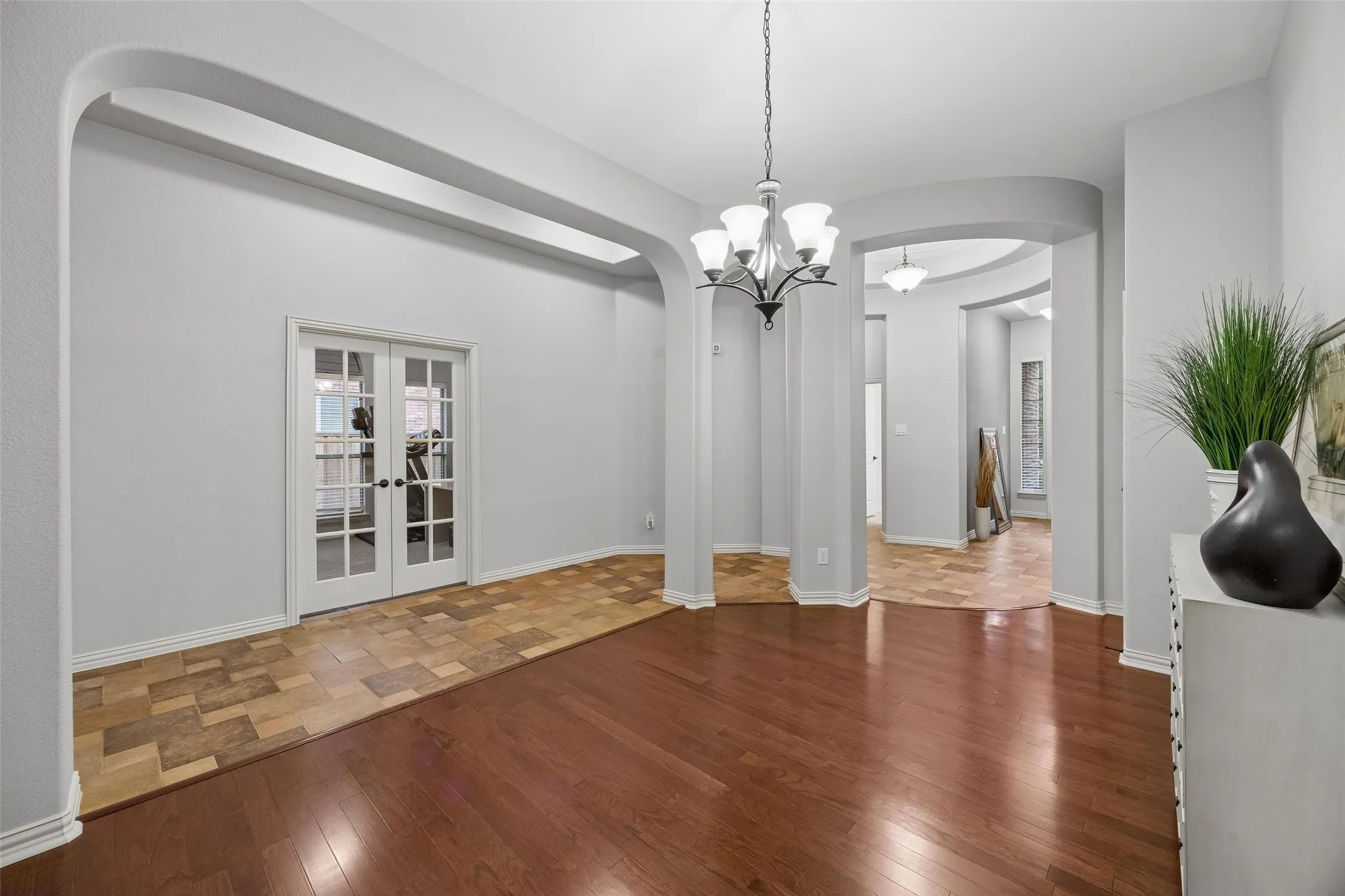 Single Family Residence For Sale in Tarrant County , 2723 Ponce De Leon, Grand Prairie, Texas 75054, 4 Bedroom, 3 Bathroom, 2 Garage spaces, 2,548 Sqft, built in 2007, mls#21394760, Real Estate Agent in Grand Prairie, Homes For Sale in Tarrant county, Homes For Sale in Grand Prairie, Realtor in Grand Prairie Texas, Real Estate Brokerage Independent Realty Texas, Luminita Cordes Realtor