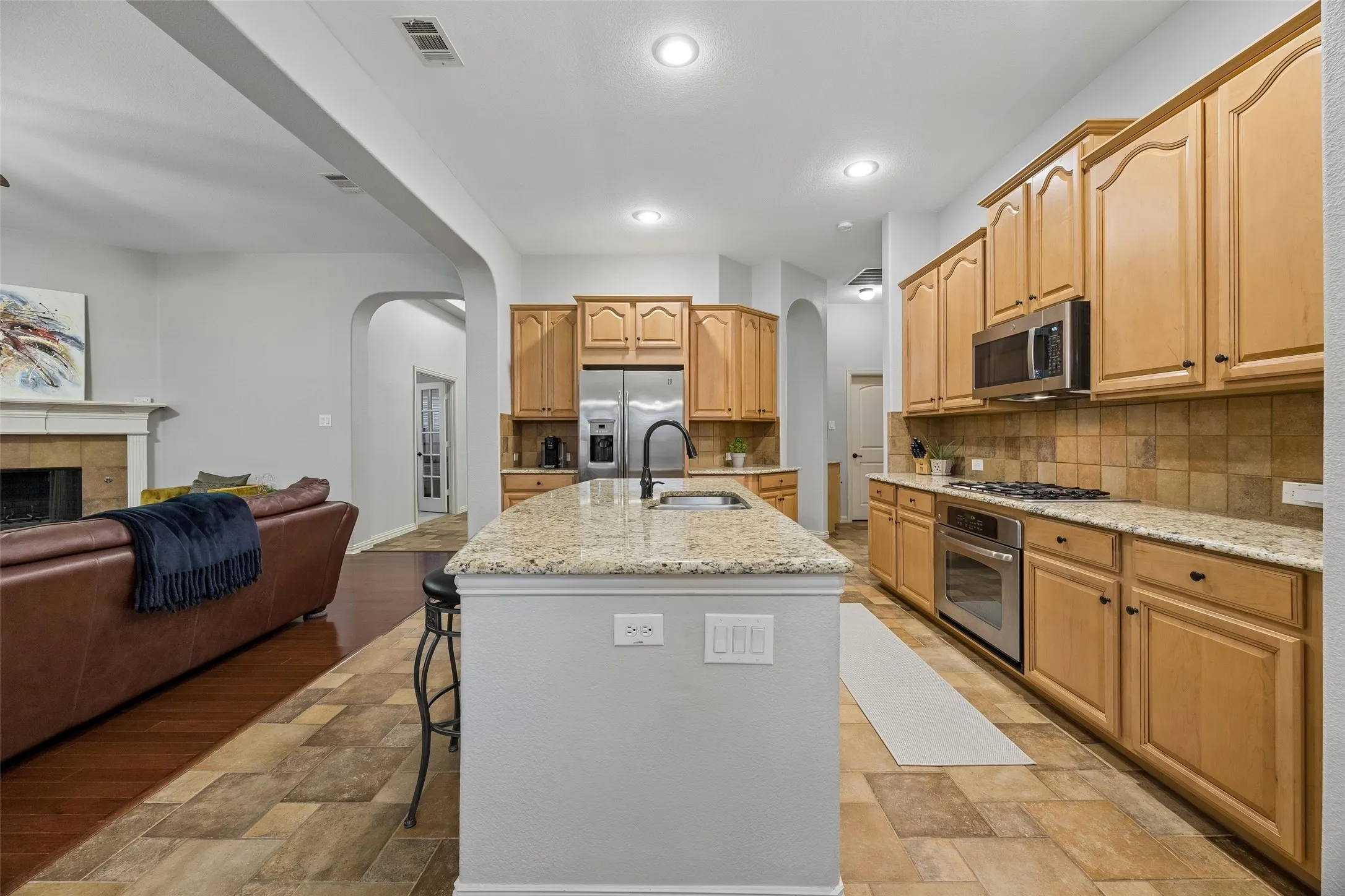 Single Family Residence For Sale in Tarrant County , 2723 Ponce De Leon, Grand Prairie, Texas 75054, 4 Bedroom, 3 Bathroom, 2 Garage spaces, 2,548 Sqft, built in 2007, mls#21394760, Real Estate Agent in Grand Prairie, Homes For Sale in Tarrant county, Homes For Sale in Grand Prairie, Realtor in Grand Prairie Texas, Real Estate Brokerage Independent Realty Texas, Luminita Cordes Realtor