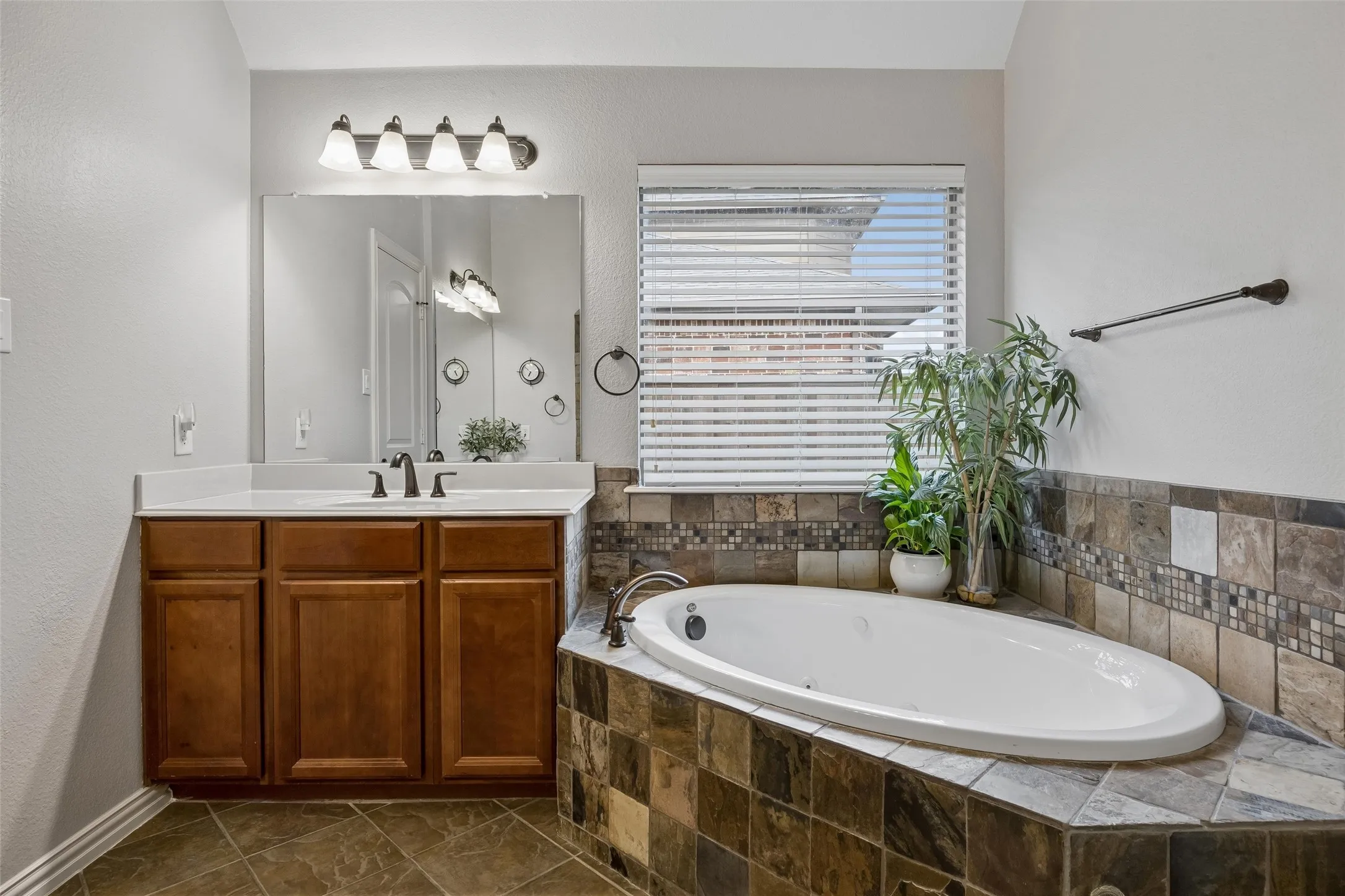 Single Family Residence For Sale in Tarrant County , 2723 Ponce De Leon, Grand Prairie, Texas 75054, 4 Bedroom, 3 Bathroom, 2 Garage spaces, 2,548 Sqft, built in 2007, mls#21394760, Real Estate Agent in Grand Prairie, Homes For Sale in Tarrant county, Homes For Sale in Grand Prairie, Realtor in Grand Prairie Texas, Real Estate Brokerage Independent Realty Texas, Luminita Cordes Realtor