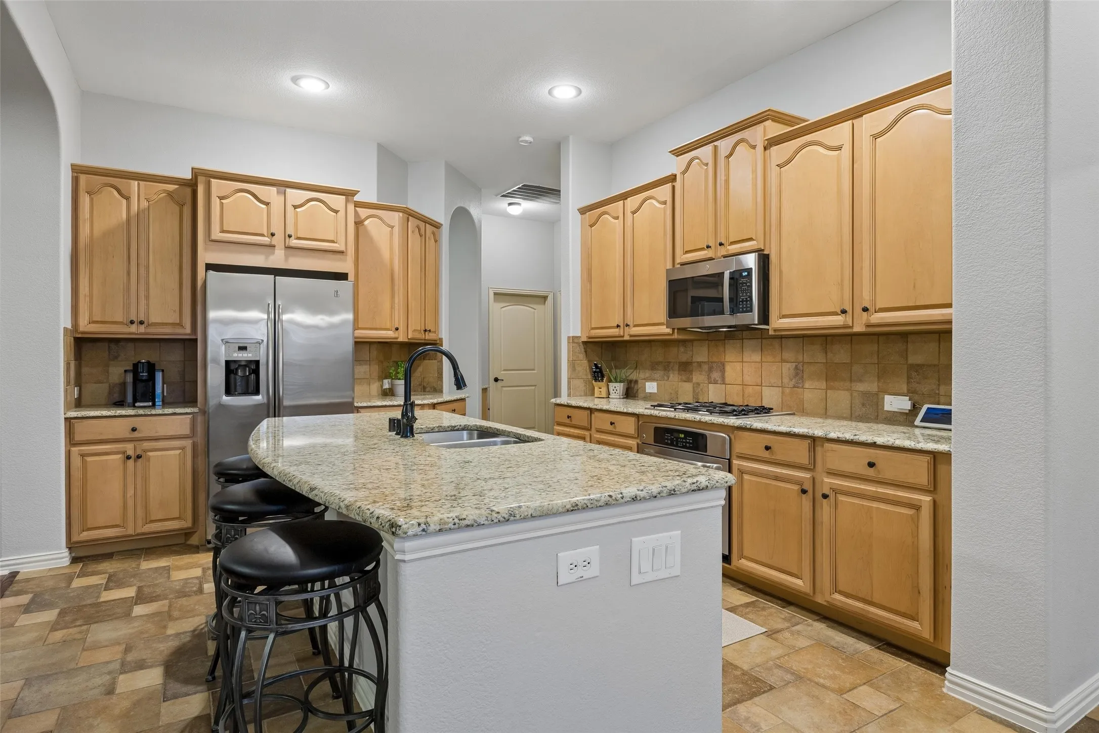 Single Family Residence For Sale in Tarrant County , 2723 Ponce De Leon, Grand Prairie, Texas 75054, 4 Bedroom, 3 Bathroom, 2 Garage spaces, 2,548 Sqft, built in 2007, mls#21394760, Real Estate Agent in Grand Prairie, Homes For Sale in Tarrant county, Homes For Sale in Grand Prairie, Realtor in Grand Prairie Texas, Real Estate Brokerage Independent Realty Texas, Luminita Cordes Realtor