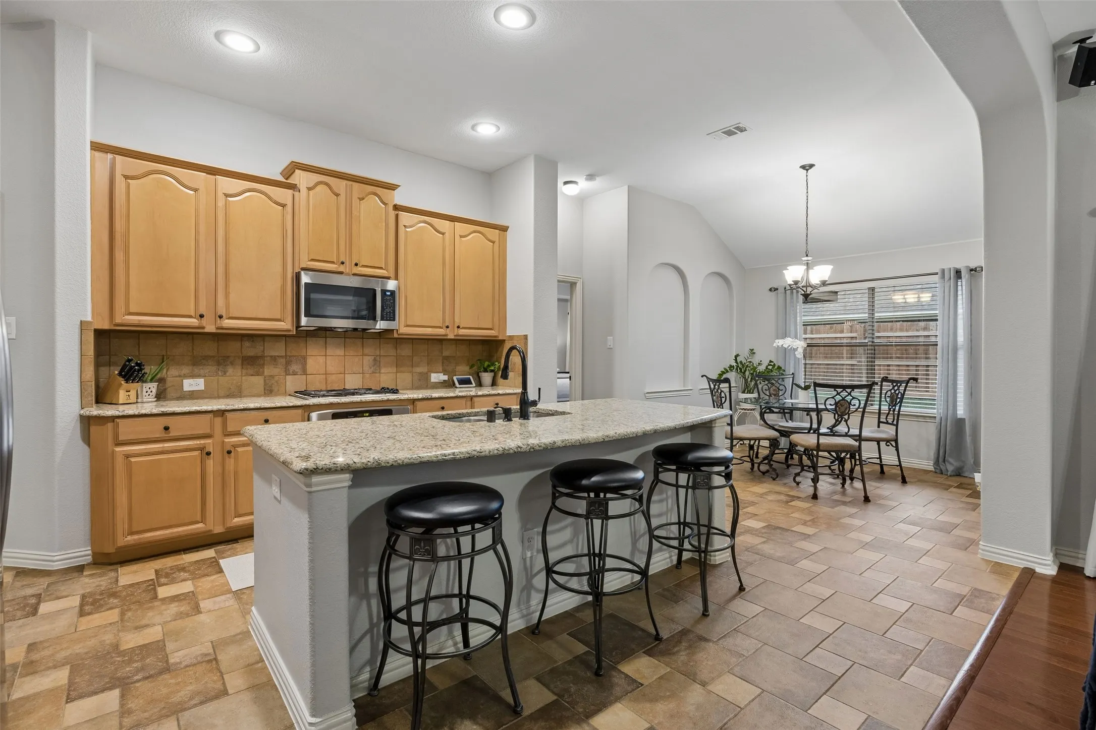 Single Family Residence For Sale in Tarrant County , 2723 Ponce De Leon, Grand Prairie, Texas 75054, 4 Bedroom, 3 Bathroom, 2 Garage spaces, 2,548 Sqft, built in 2007, mls#21394760, Real Estate Agent in Grand Prairie, Homes For Sale in Tarrant county, Homes For Sale in Grand Prairie, Realtor in Grand Prairie Texas, Real Estate Brokerage Independent Realty Texas, Luminita Cordes Realtor