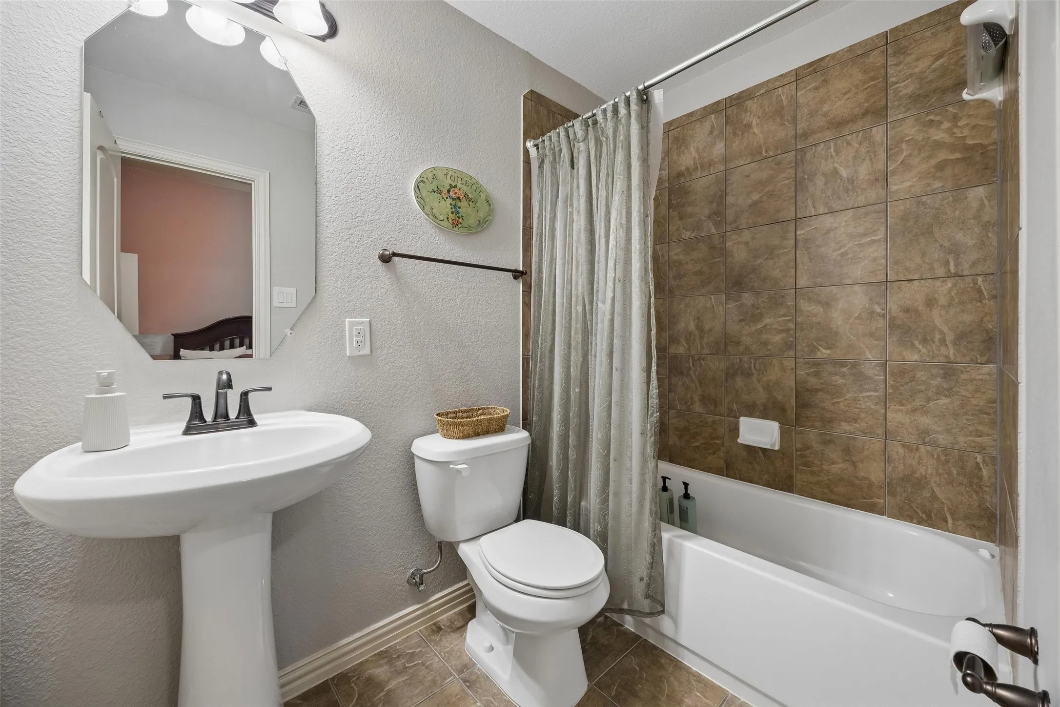 Single Family Residence For Sale in Tarrant County , 2723 Ponce De Leon, Grand Prairie, Texas 75054, 4 Bedroom, 3 Bathroom, 2 Garage spaces, 2,548 Sqft, built in 2007, mls#21394760, Real Estate Agent in Grand Prairie, Homes For Sale in Tarrant county, Homes For Sale in Grand Prairie, Realtor in Grand Prairie Texas, Real Estate Brokerage Independent Realty Texas, Luminita Cordes Realtor