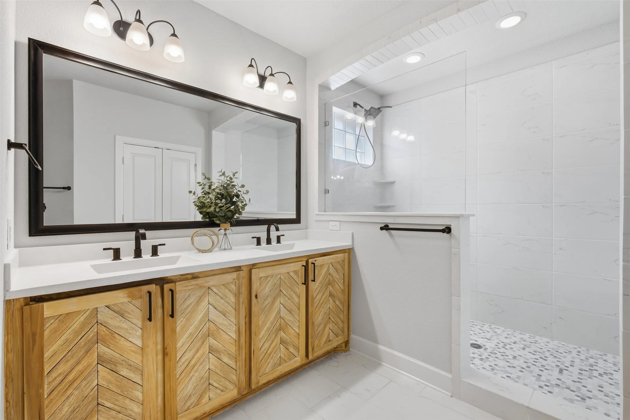 Single Family Residence For Sale in Collin County , 6209 Smithwick Drive, Mc Kinney, Texas 75070, 3 Bedroom, 3 Bathroom, 2 Garage spaces, 2,331 Sqft, built in 2017, mls#21400553, Real Estate Agent in Mc Kinney, Homes For Sale in Collin county, Homes For Sale in Mc Kinney, Realtor in Mc Kinney Texas, Real Estate Brokerage Independent Realty Texas, Luminita Cordes Realtor