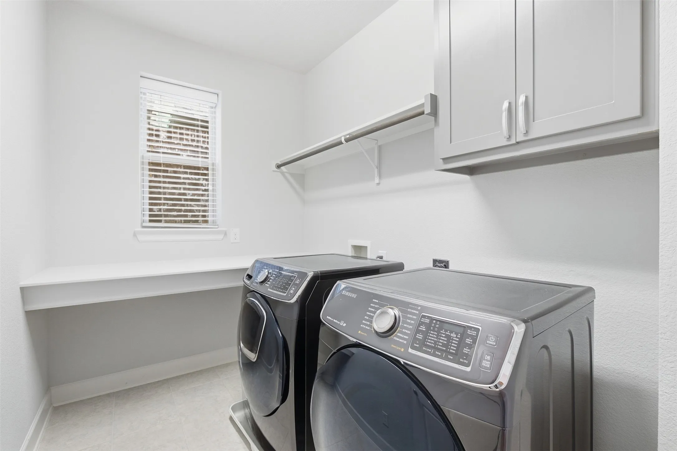 Single Family Residence For Sale in Collin County , 6209 Smithwick Drive, Mc Kinney, Texas 75070, 3 Bedroom, 3 Bathroom, 2 Garage spaces, 2,331 Sqft, built in 2017, mls#21400553, Real Estate Agent in Mc Kinney, Homes For Sale in Collin county, Homes For Sale in Mc Kinney, Realtor in Mc Kinney Texas, Real Estate Brokerage Independent Realty Texas, Luminita Cordes Realtor
