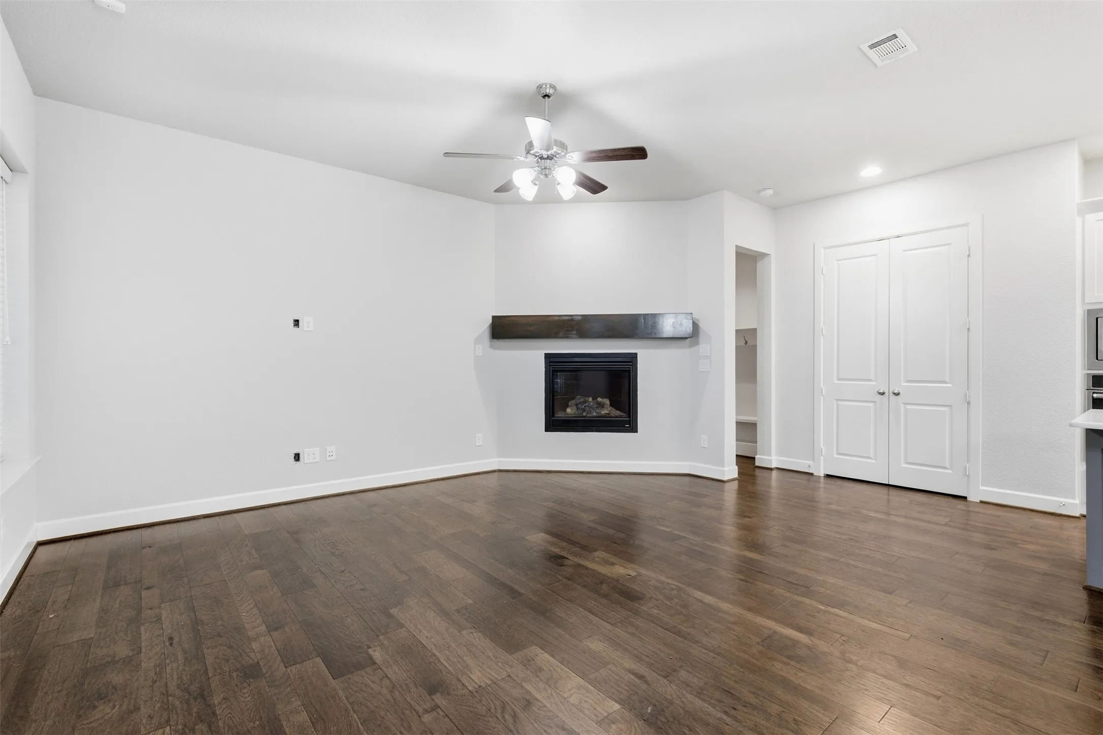 Single Family Residence For Sale in Collin County , 6209 Smithwick Drive, Mc Kinney, Texas 75070, 3 Bedroom, 3 Bathroom, 2 Garage spaces, 2,331 Sqft, built in 2017, mls#21400553, Real Estate Agent in Mc Kinney, Homes For Sale in Collin county, Homes For Sale in Mc Kinney, Realtor in Mc Kinney Texas, Real Estate Brokerage Independent Realty Texas, Luminita Cordes Realtor