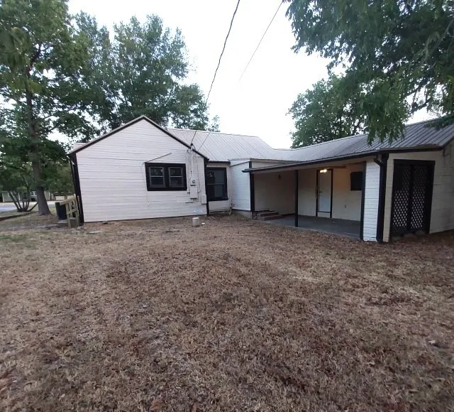 Single Family Residence For Sale in Hunt County , 1113 Commerce Drive, Greenville, Texas 75401, 4 Bedroom, 2 Bathroom, Garage spaces, 2,031 Sqft, built in 1940, mls#21396096, Real Estate Agent in Greenville, Homes For Sale in Hunt county, Homes For Sale in Greenville, Realtor in Greenville Texas, Real Estate Brokerage Independent Realty Texas, Luminita Cordes Realtor