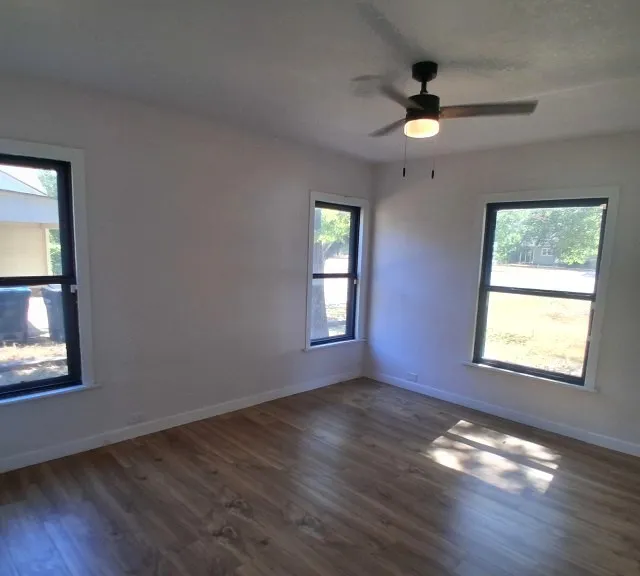 Single Family Residence For Sale in Hunt County , 1113 Commerce Drive, Greenville, Texas 75401, 4 Bedroom, 2 Bathroom, Garage spaces, 2,031 Sqft, built in 1940, mls#21396096, Real Estate Agent in Greenville, Homes For Sale in Hunt county, Homes For Sale in Greenville, Realtor in Greenville Texas, Real Estate Brokerage Independent Realty Texas, Luminita Cordes Realtor