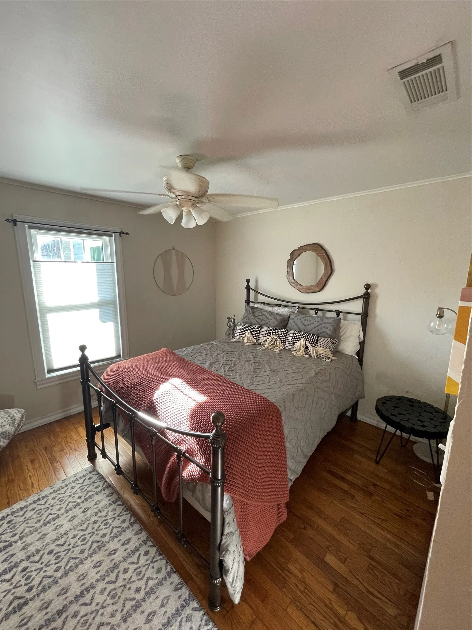 Single Family Residence For Rent in Tarrant County , 420 E Franklin Street, Grapevine, Texas 76051, 2 Bedroom, 3 Bathroom, 1 Garage spaces, 1,972 Sqft, built in 1942, mls#21400704, Real Estate Agent in Grapevine, Homes For Rent in Tarrant county, Homes For Rent in Grapevine, Realtor in Grapevine Texas, Real Estate Brokerage Independent Realty Texas, Luminita Cordes Realtor