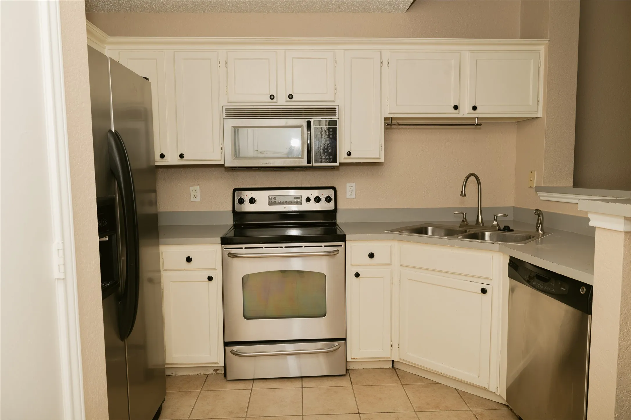 Single Family Residence For Rent in Denton County , 2083 Sundance Court, Lewisville, Texas 75067, 3 Bedroom, 2 Bathroom, 2 Garage spaces, 1,293 Sqft, built in 1986, mls#21400708, Real Estate Agent in Lewisville, Homes For Rent in Denton county, Homes For Rent in Lewisville, Realtor in Lewisville Texas, Real Estate Brokerage Independent Realty Texas, Luminita Cordes Realtor