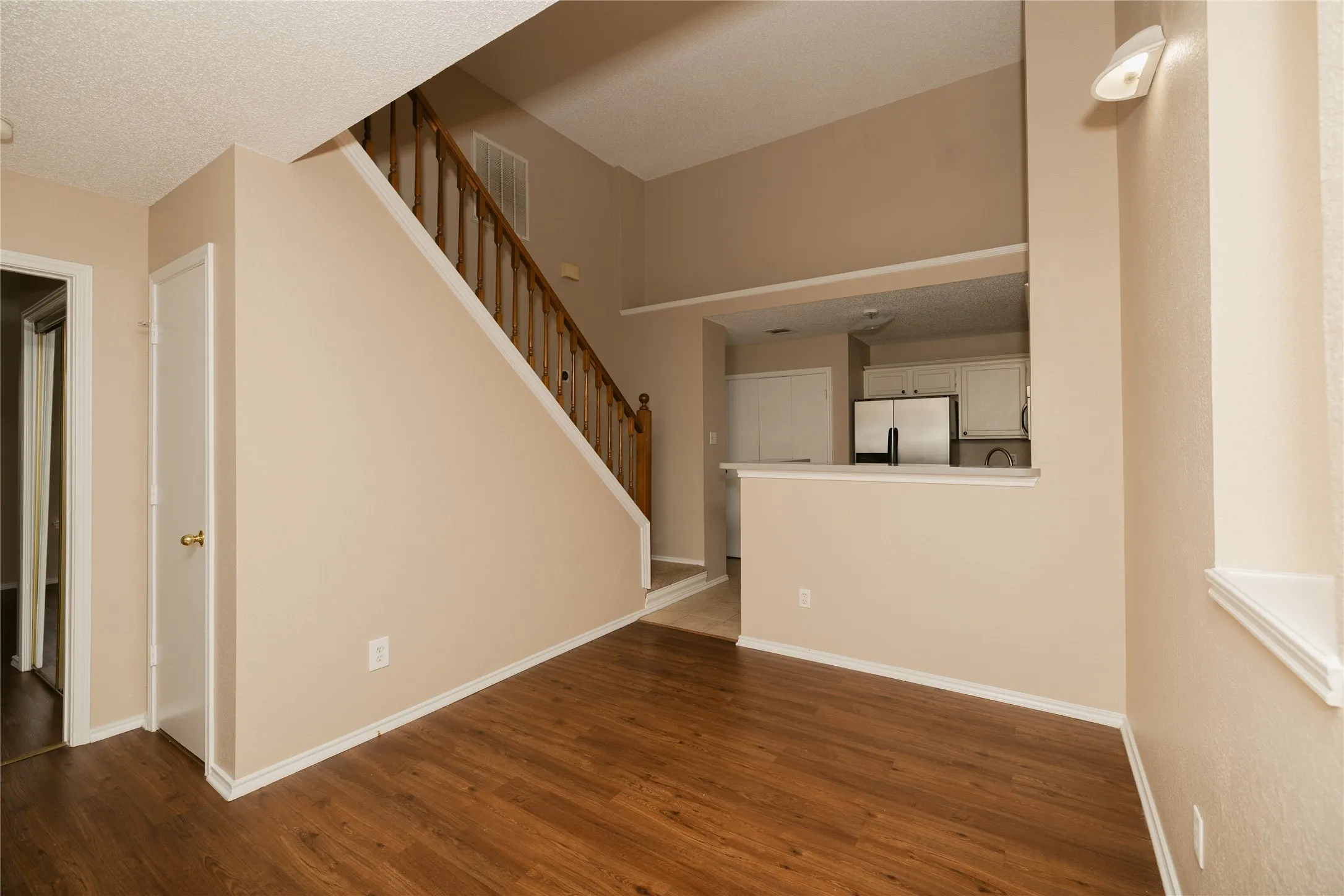 Single Family Residence For Rent in Denton County , 2083 Sundance Court, Lewisville, Texas 75067, 3 Bedroom, 2 Bathroom, 2 Garage spaces, 1,293 Sqft, built in 1986, mls#21400708, Real Estate Agent in Lewisville, Homes For Rent in Denton county, Homes For Rent in Lewisville, Realtor in Lewisville Texas, Real Estate Brokerage Independent Realty Texas, Luminita Cordes Realtor