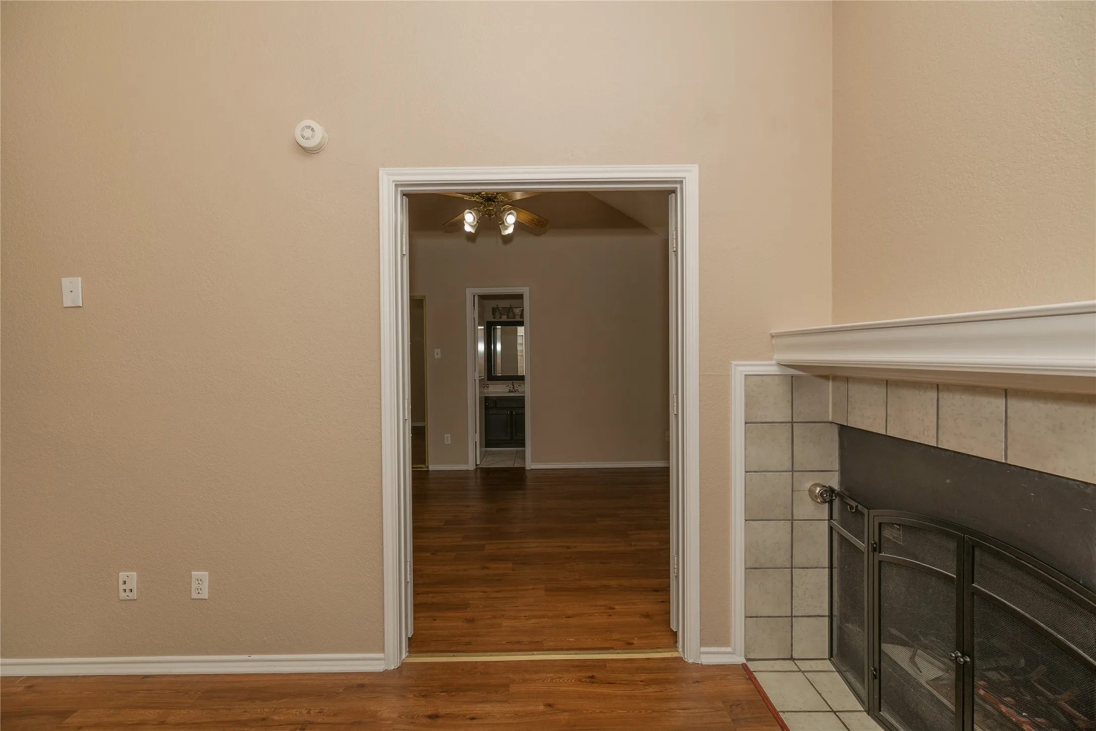 Single Family Residence For Rent in Denton County , 2083 Sundance Court, Lewisville, Texas 75067, 3 Bedroom, 2 Bathroom, 2 Garage spaces, 1,293 Sqft, built in 1986, mls#21400708, Real Estate Agent in Lewisville, Homes For Rent in Denton county, Homes For Rent in Lewisville, Realtor in Lewisville Texas, Real Estate Brokerage Independent Realty Texas, Luminita Cordes Realtor