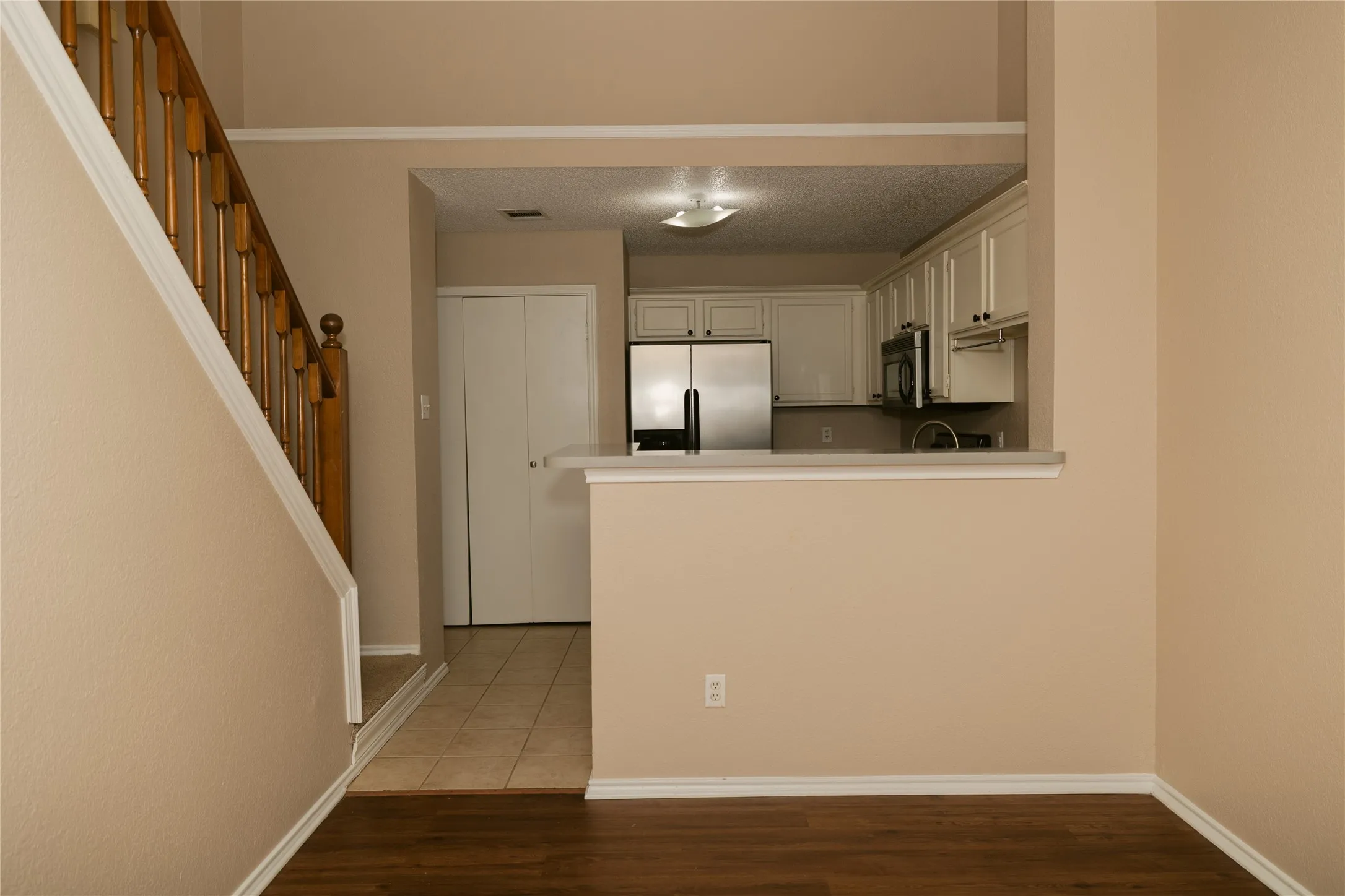 Single Family Residence For Rent in Denton County , 2083 Sundance Court, Lewisville, Texas 75067, 3 Bedroom, 2 Bathroom, 2 Garage spaces, 1,293 Sqft, built in 1986, mls#21400708, Real Estate Agent in Lewisville, Homes For Rent in Denton county, Homes For Rent in Lewisville, Realtor in Lewisville Texas, Real Estate Brokerage Independent Realty Texas, Luminita Cordes Realtor