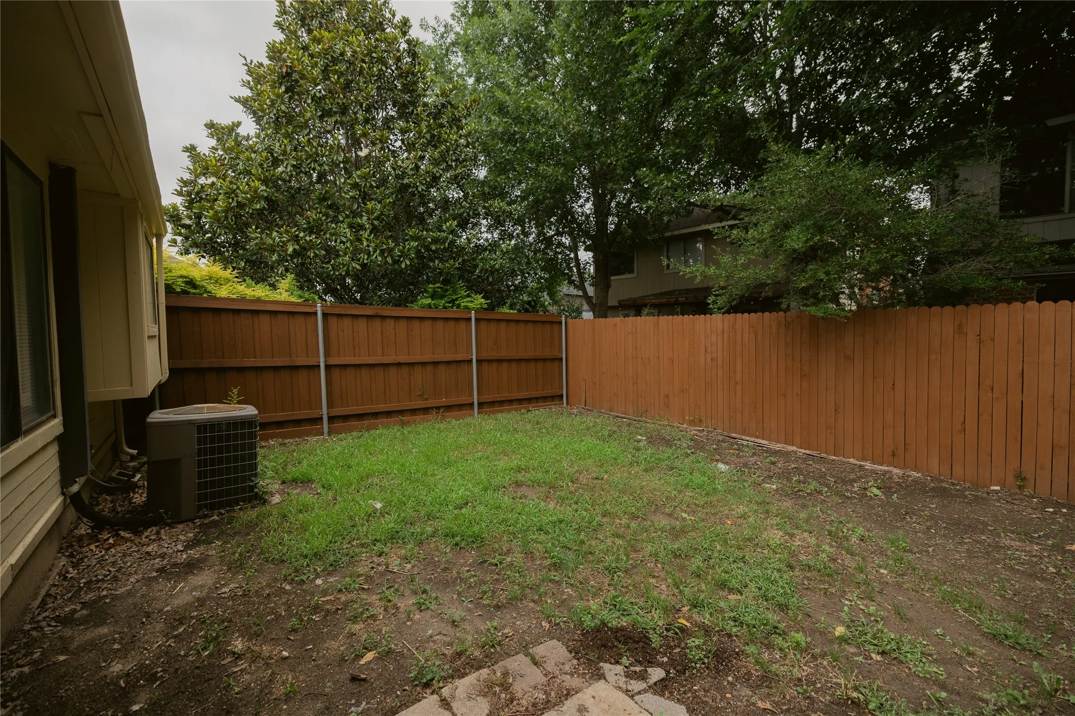 Single Family Residence For Rent in Denton County , 2083 Sundance Court, Lewisville, Texas 75067, 3 Bedroom, 2 Bathroom, 2 Garage spaces, 1,293 Sqft, built in 1986, mls#21400708, Real Estate Agent in Lewisville, Homes For Rent in Denton county, Homes For Rent in Lewisville, Realtor in Lewisville Texas, Real Estate Brokerage Independent Realty Texas, Luminita Cordes Realtor