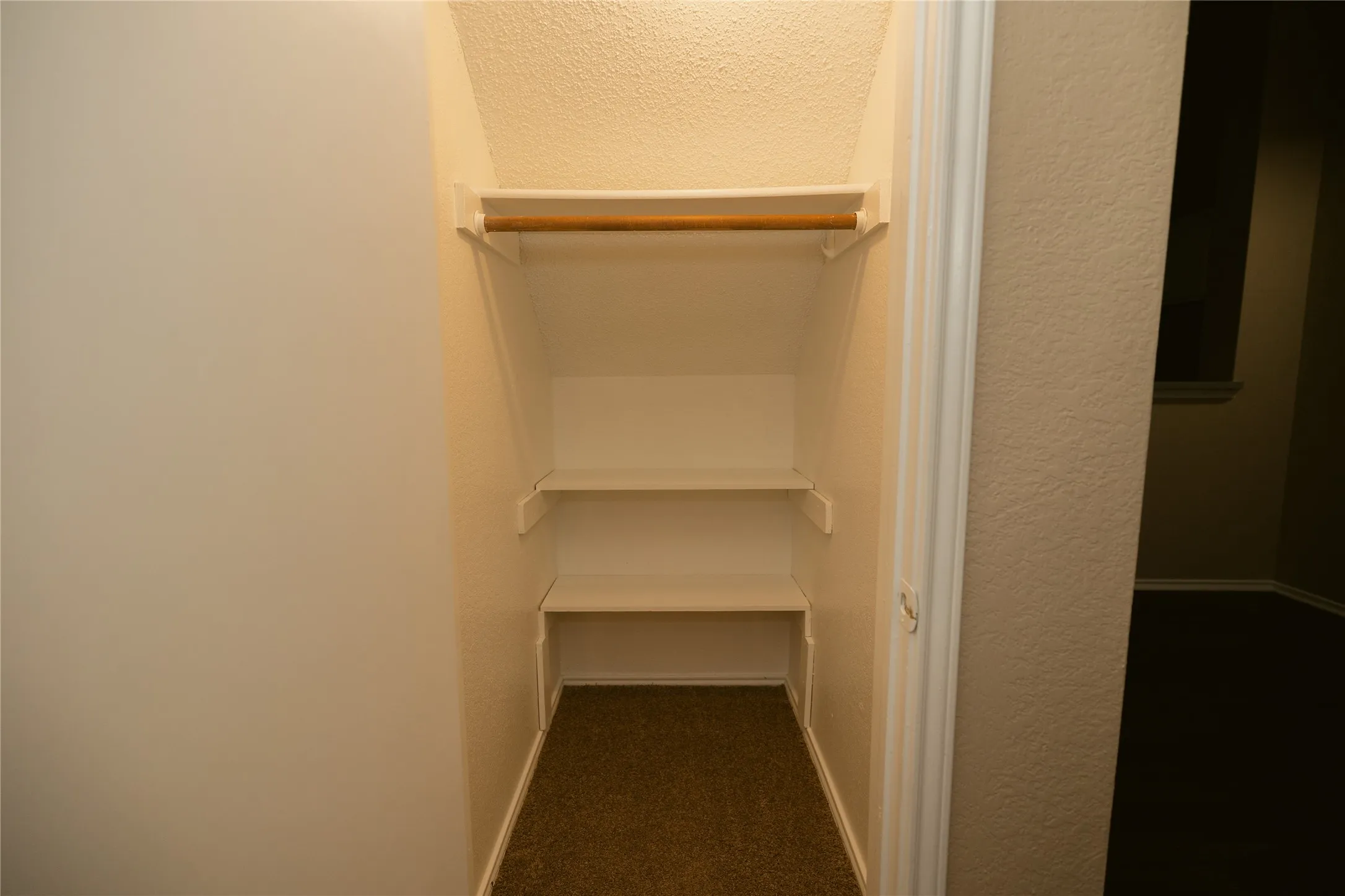 Single Family Residence For Rent in Denton County , 2083 Sundance Court, Lewisville, Texas 75067, 3 Bedroom, 2 Bathroom, 2 Garage spaces, 1,293 Sqft, built in 1986, mls#21400708, Real Estate Agent in Lewisville, Homes For Rent in Denton county, Homes For Rent in Lewisville, Realtor in Lewisville Texas, Real Estate Brokerage Independent Realty Texas, Luminita Cordes Realtor
